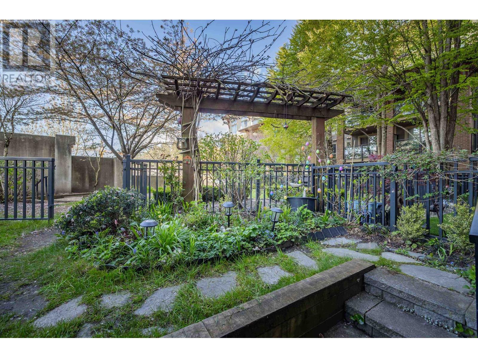 108 1633 MACKAY AVENUE, North Vancouver real estate listing R2992078