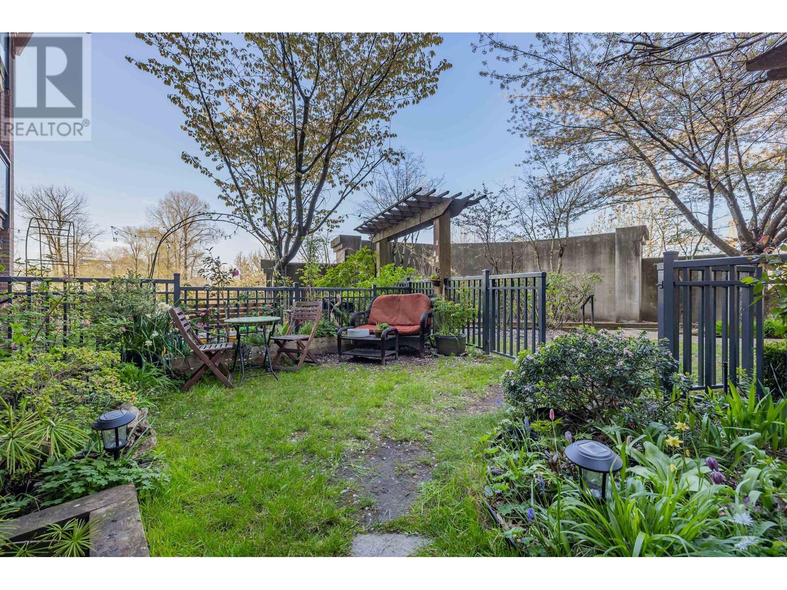 108 1633 MACKAY AVENUE, North Vancouver real estate listing R2992078