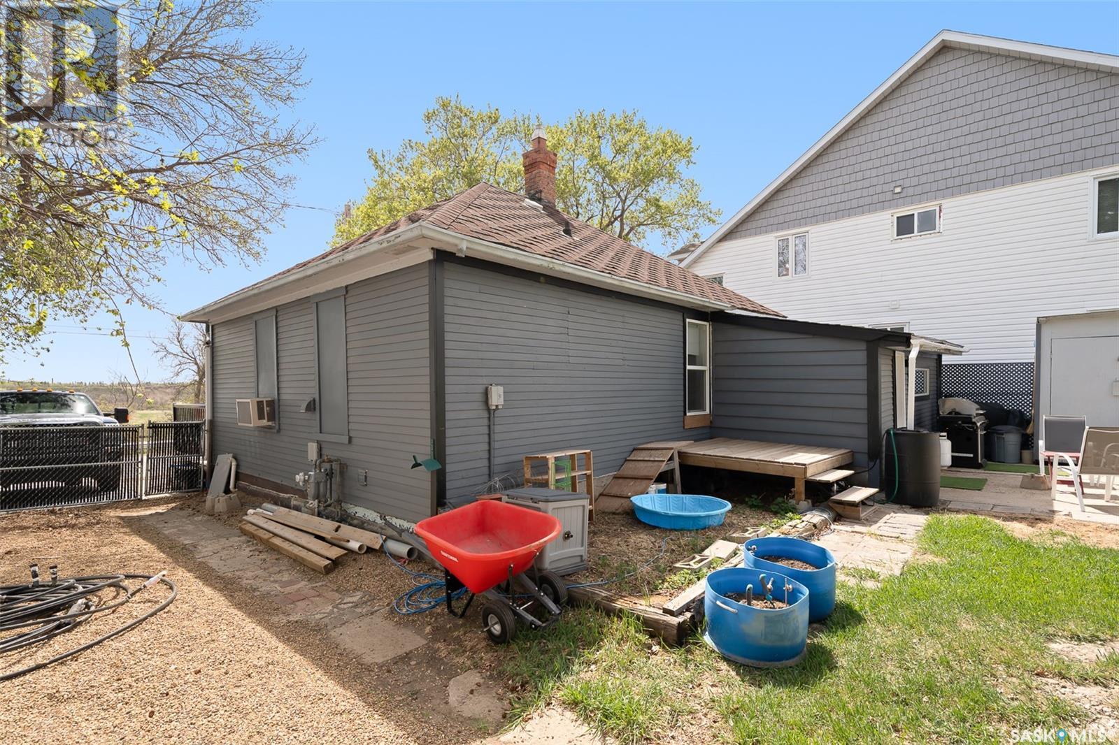Photo 17 of 216 Grandview Street W, Moose Jaw SK