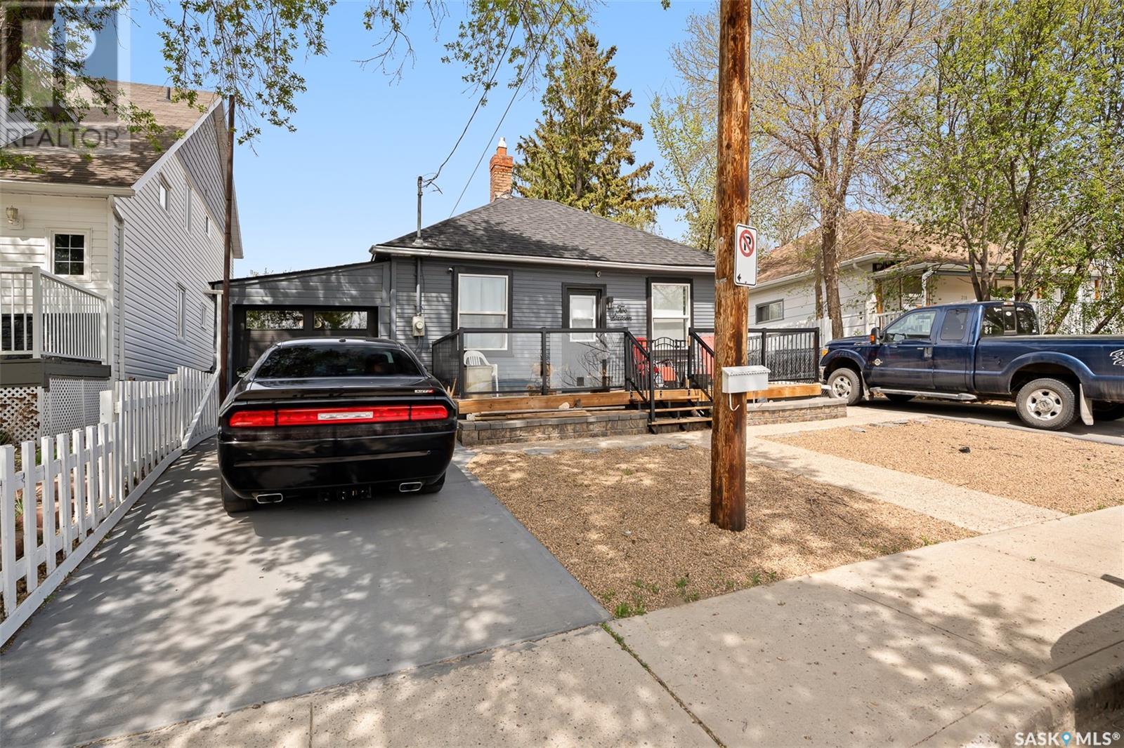 Photo 28 of 216 Grandview Street W, Moose Jaw SK