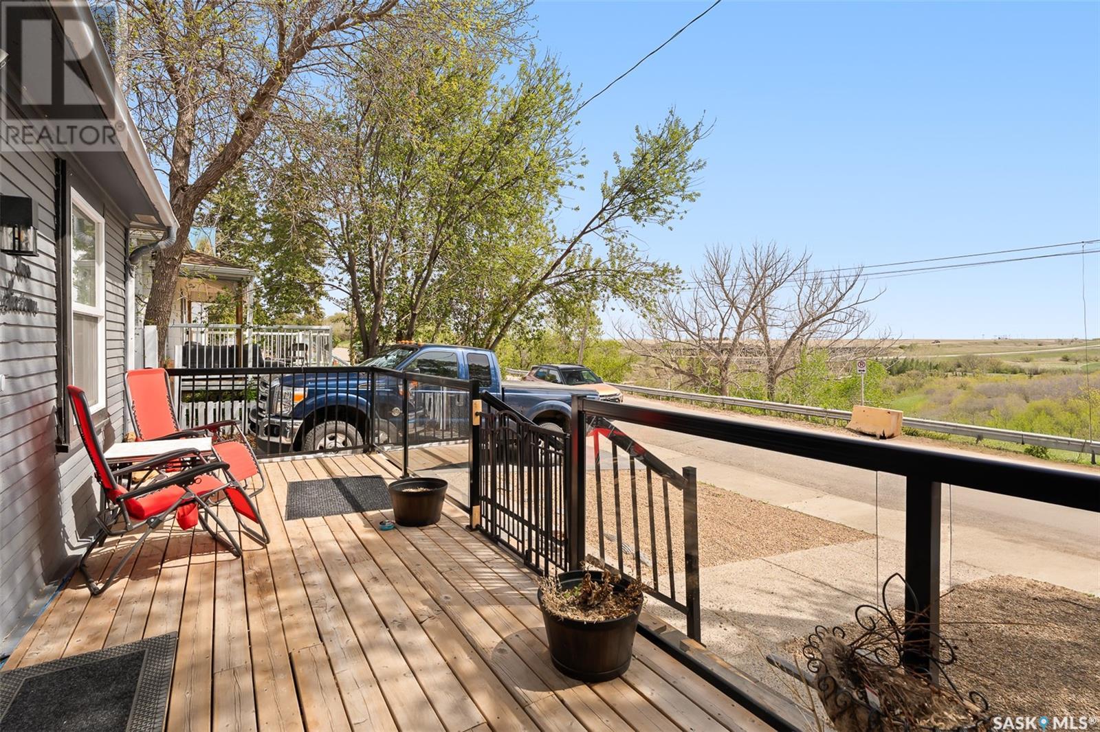 Photo 11 of 216 Grandview Street W, Moose Jaw SK
