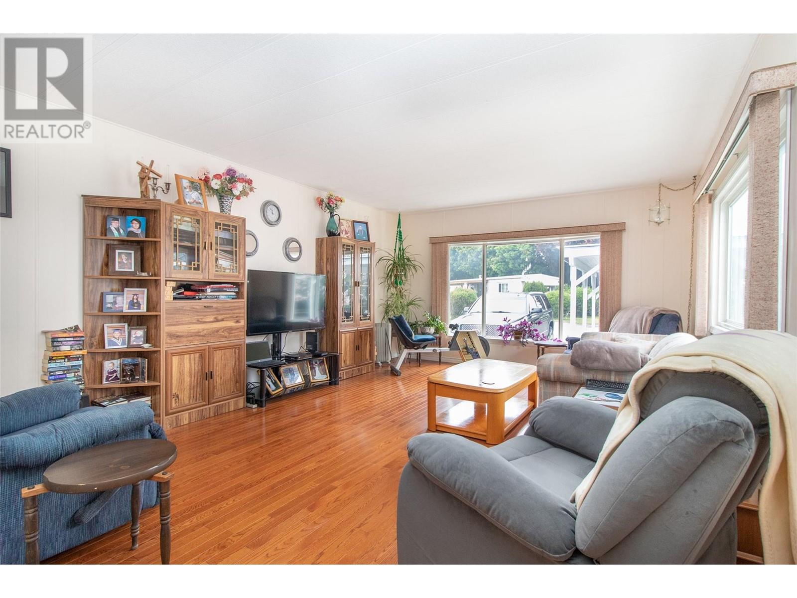 129 3745 Lakeshore Road, Kelowna