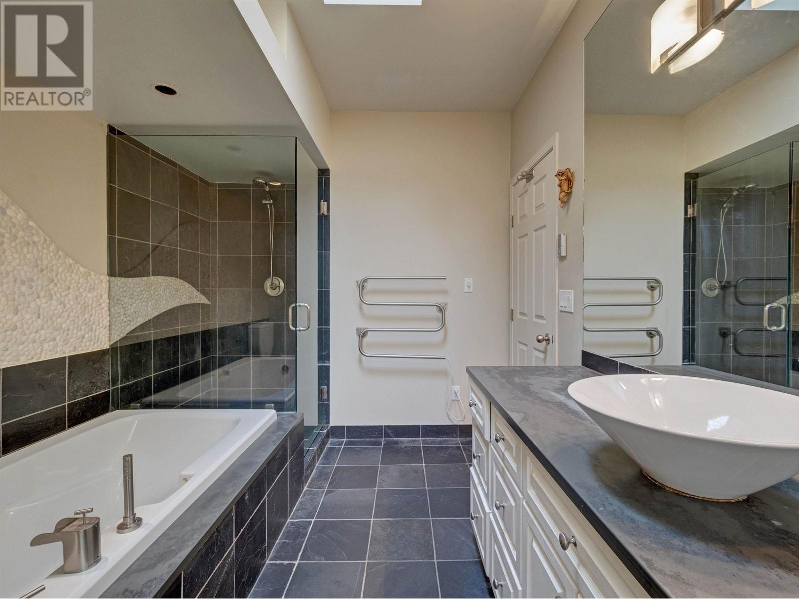 5951 SUNSHINE COAST HIGHWAY, Sechelt