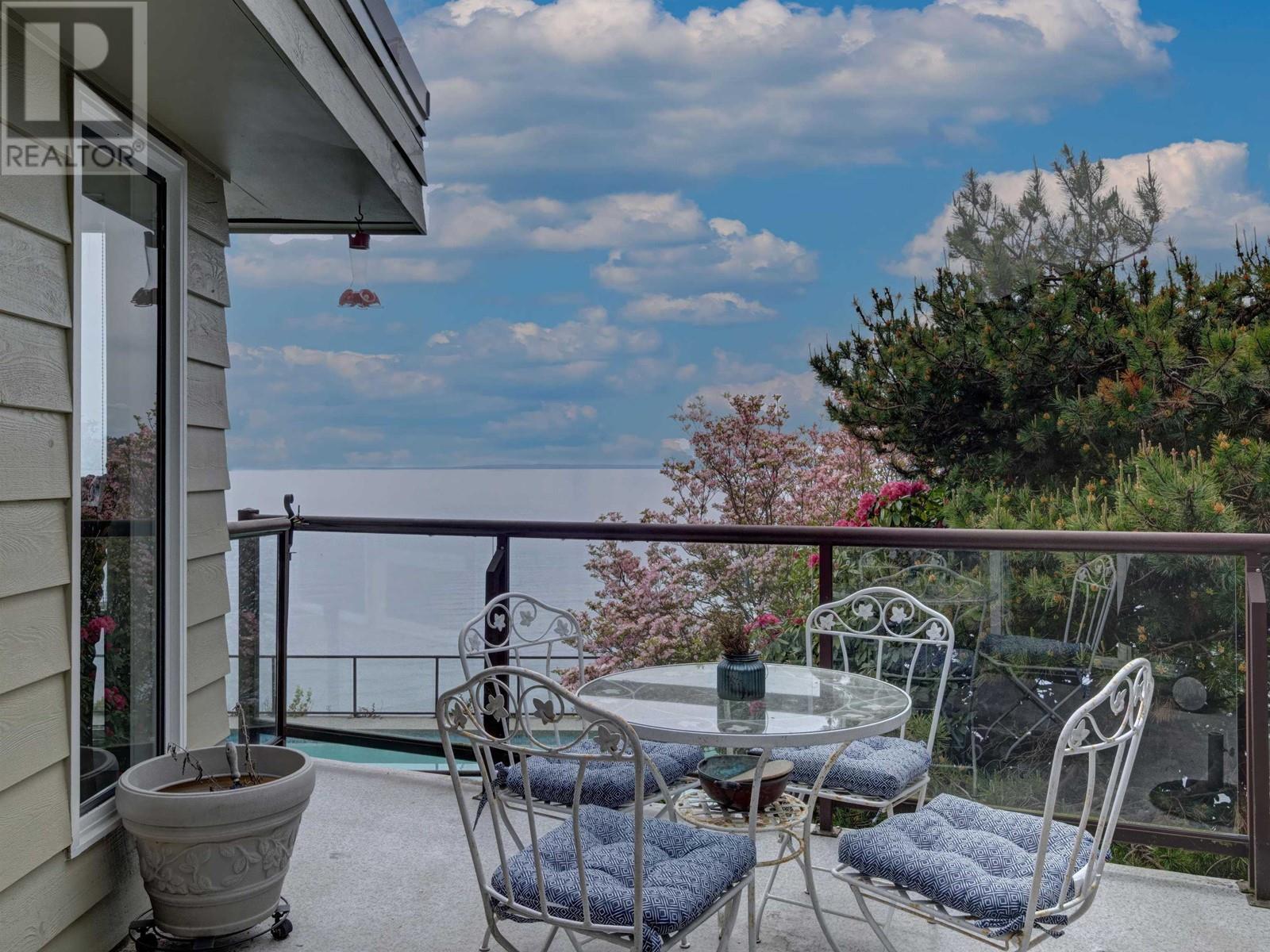5951 SUNSHINE COAST HIGHWAY, Sechelt