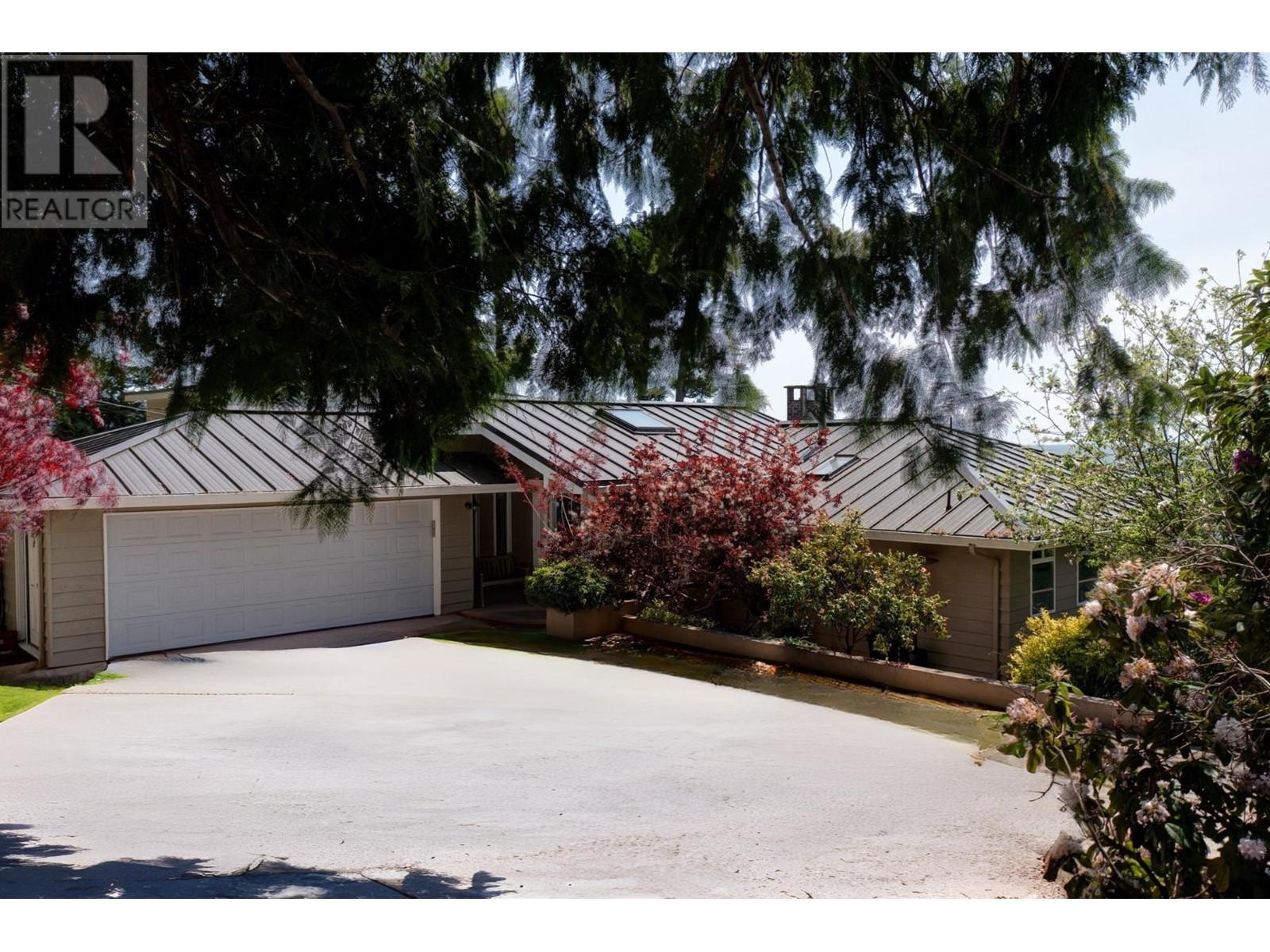 5951 SUNSHINE COAST HIGHWAY, Sechelt