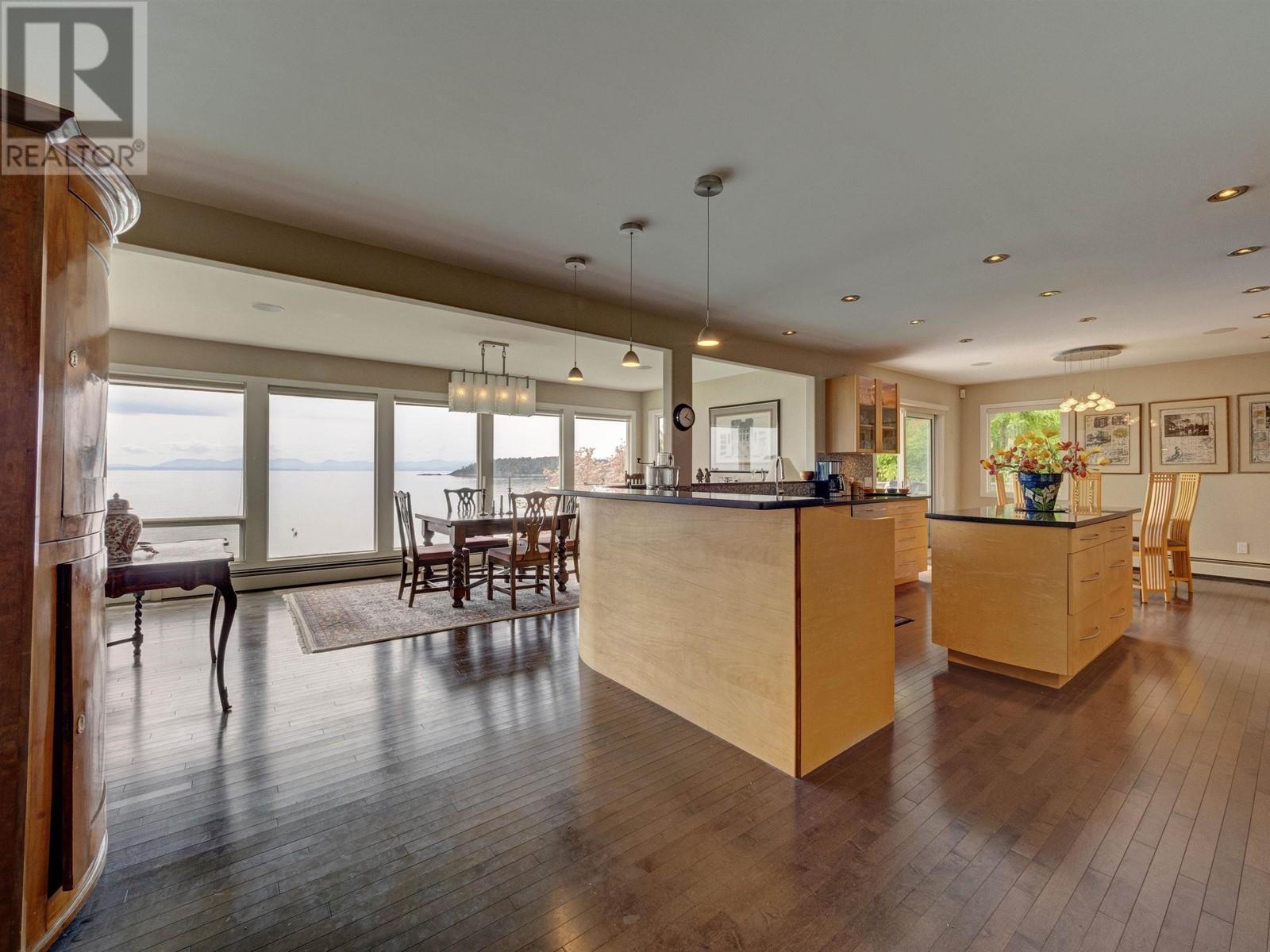 5951 SUNSHINE COAST HIGHWAY, Sechelt