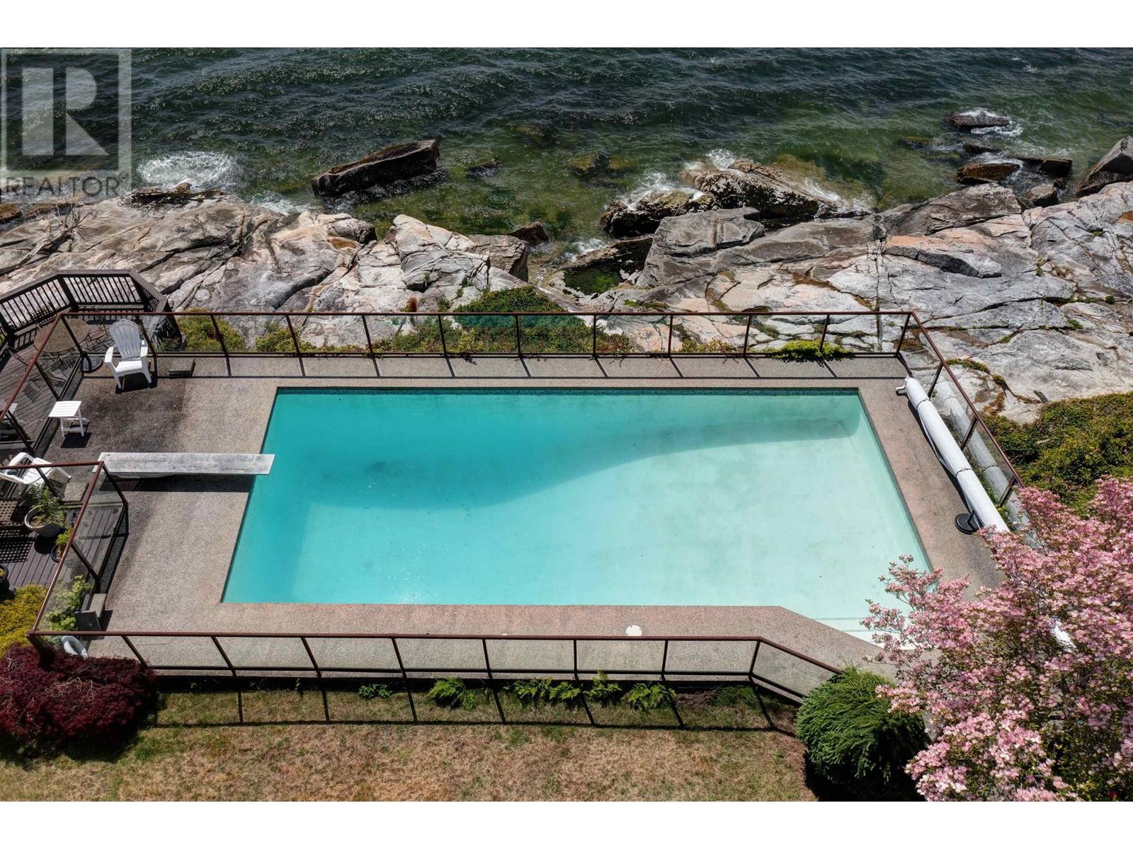 5951 SUNSHINE COAST HIGHWAY, Sechelt