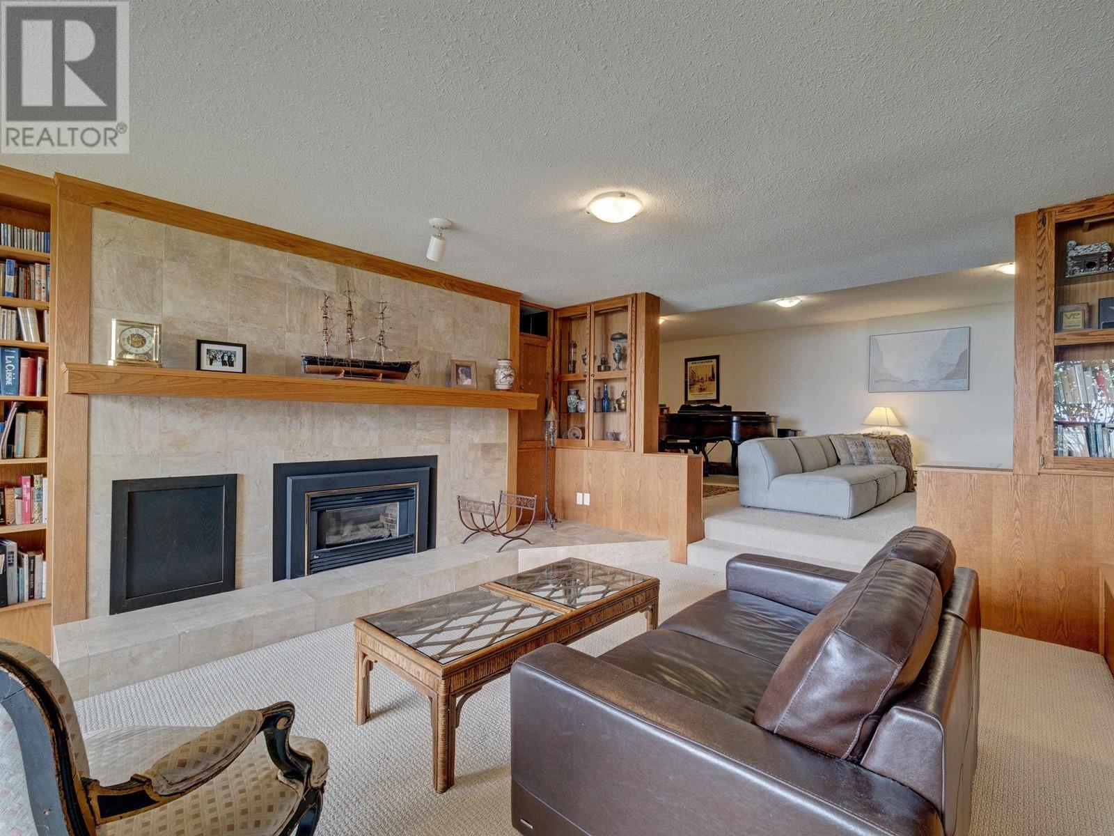 5951 SUNSHINE COAST HIGHWAY, Sechelt