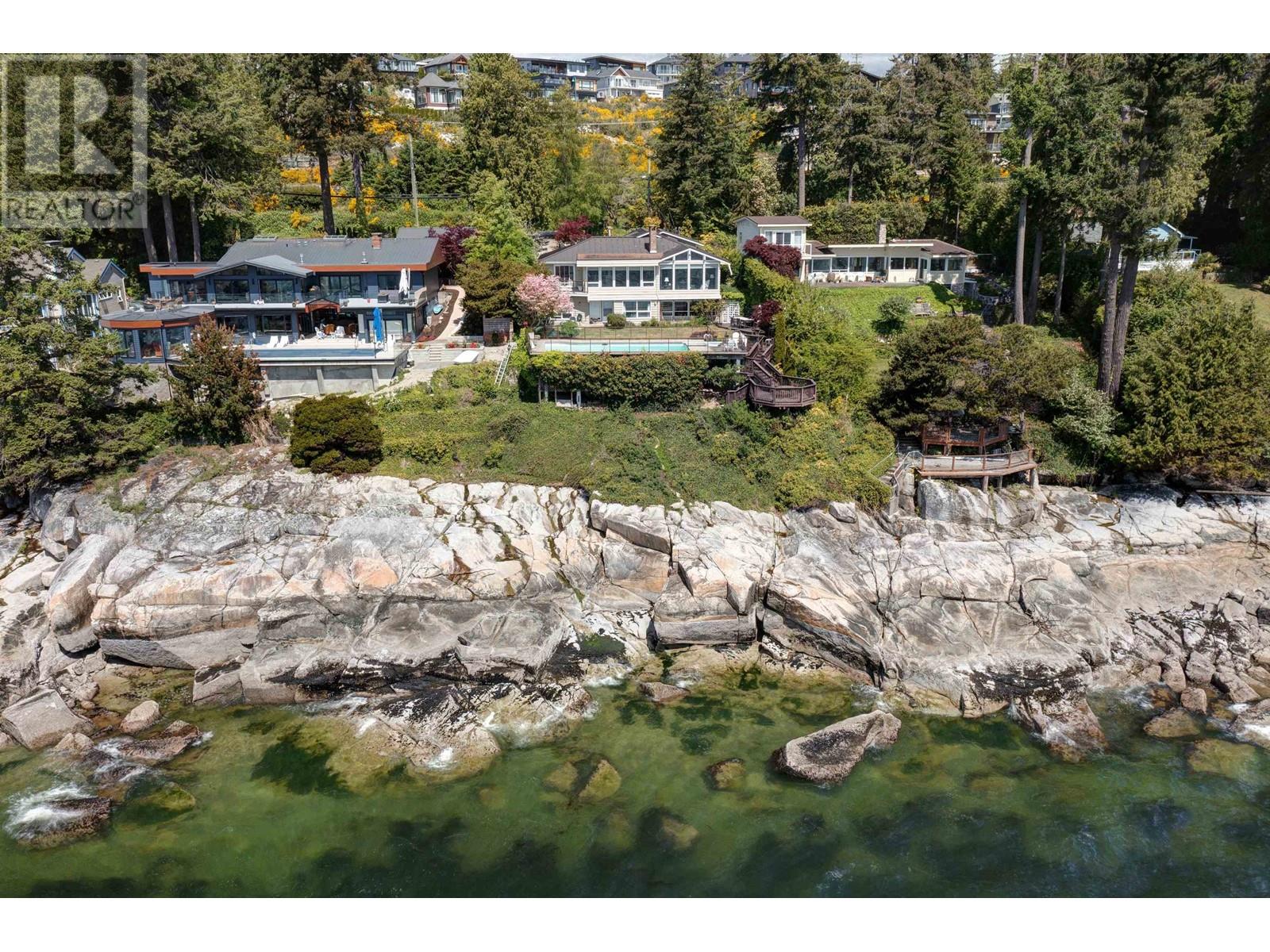 5951 SUNSHINE COAST HIGHWAY, Sechelt