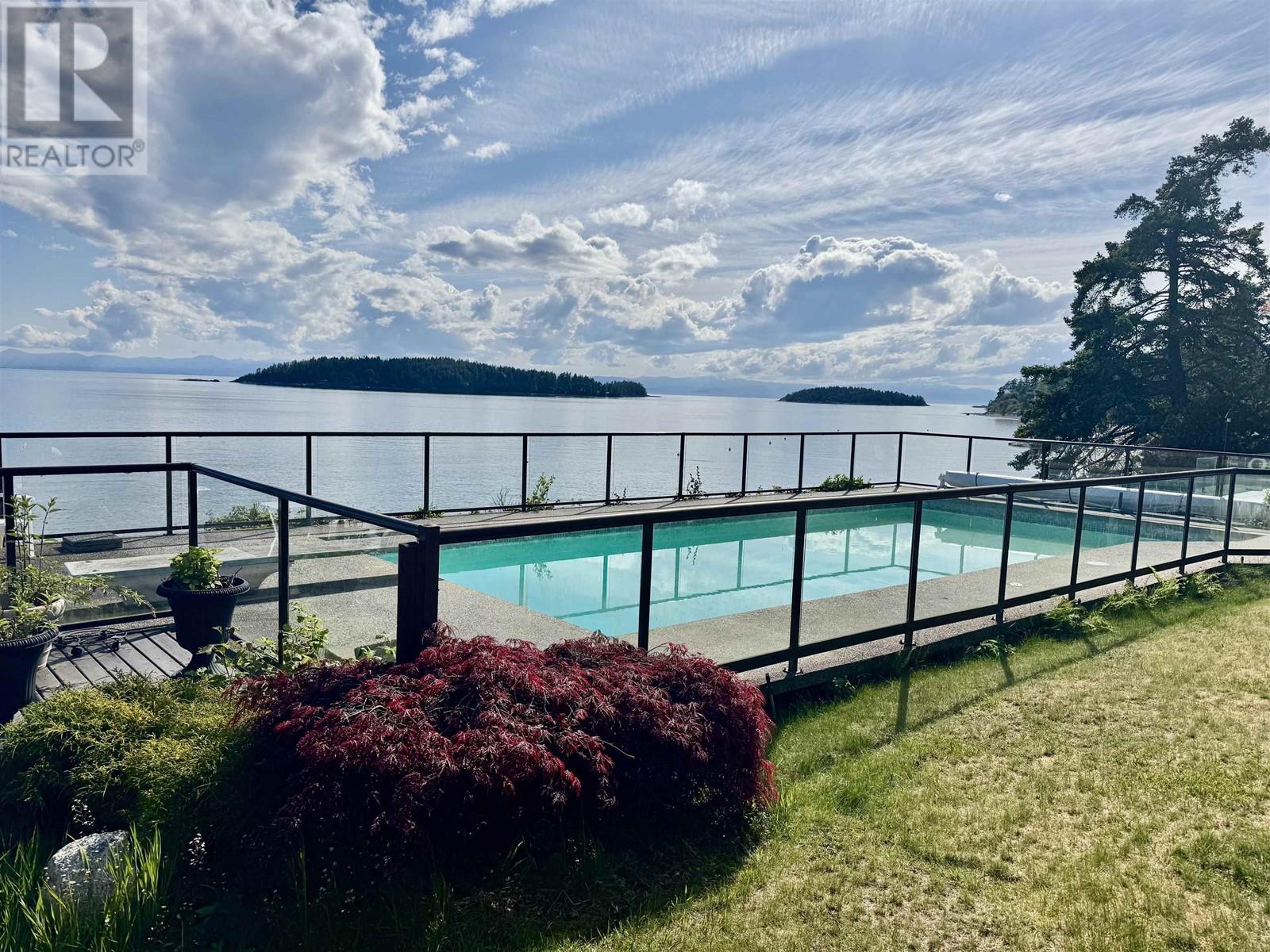 5951 SUNSHINE COAST HIGHWAY, Sechelt