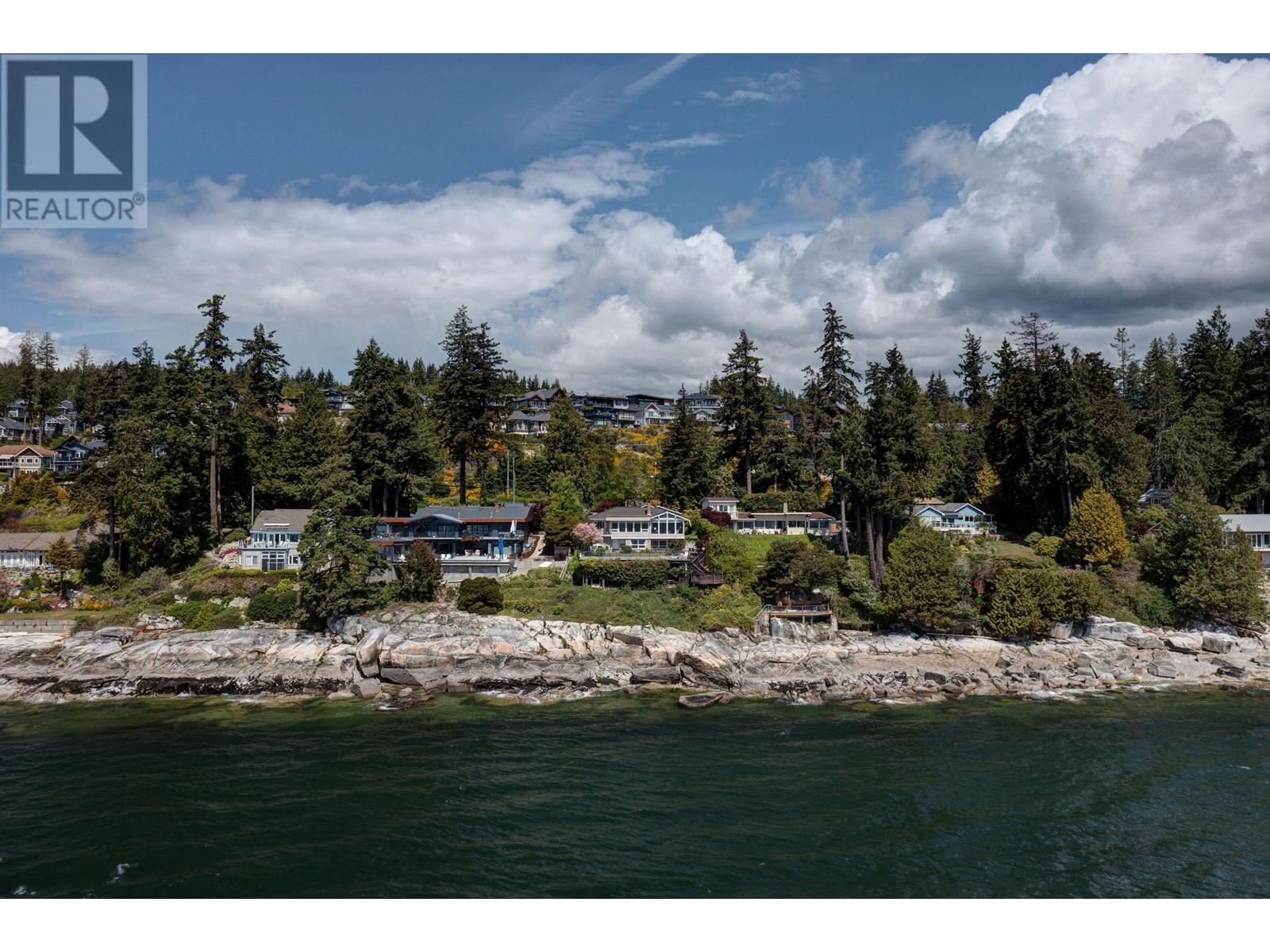 5951 SUNSHINE COAST HIGHWAY, Sechelt