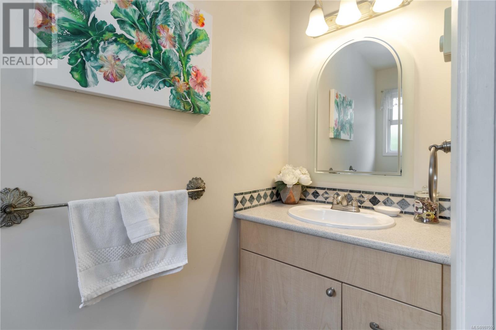  568 Peto Place, Saanich