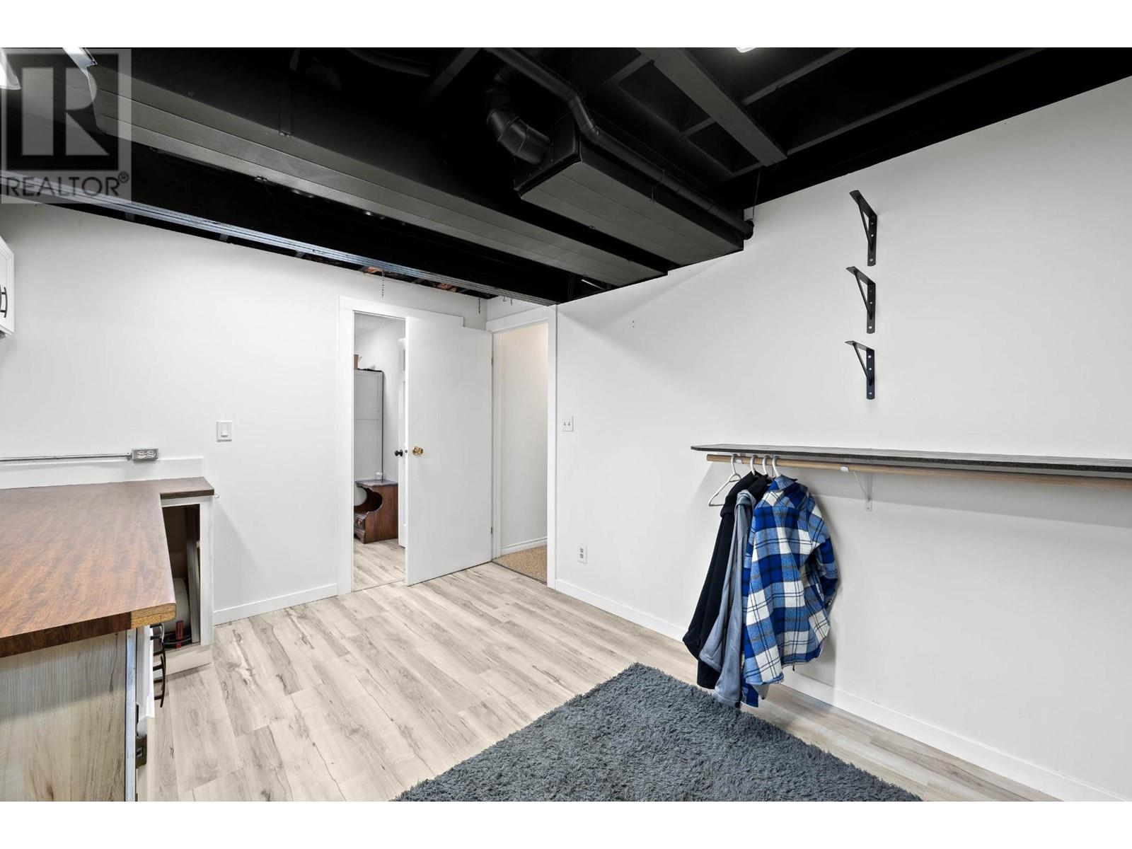 2613 IRVINE Avenue, Merritt
