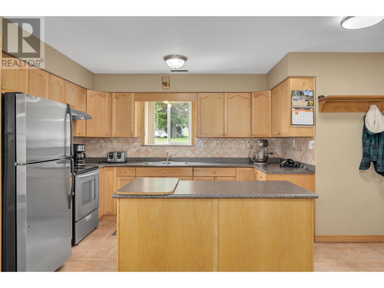 112 Round Lake Road, Princeton