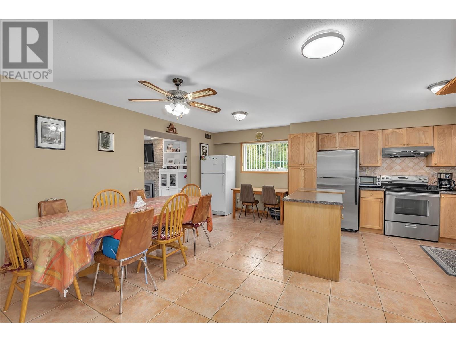 112 Round Lake Road, Princeton