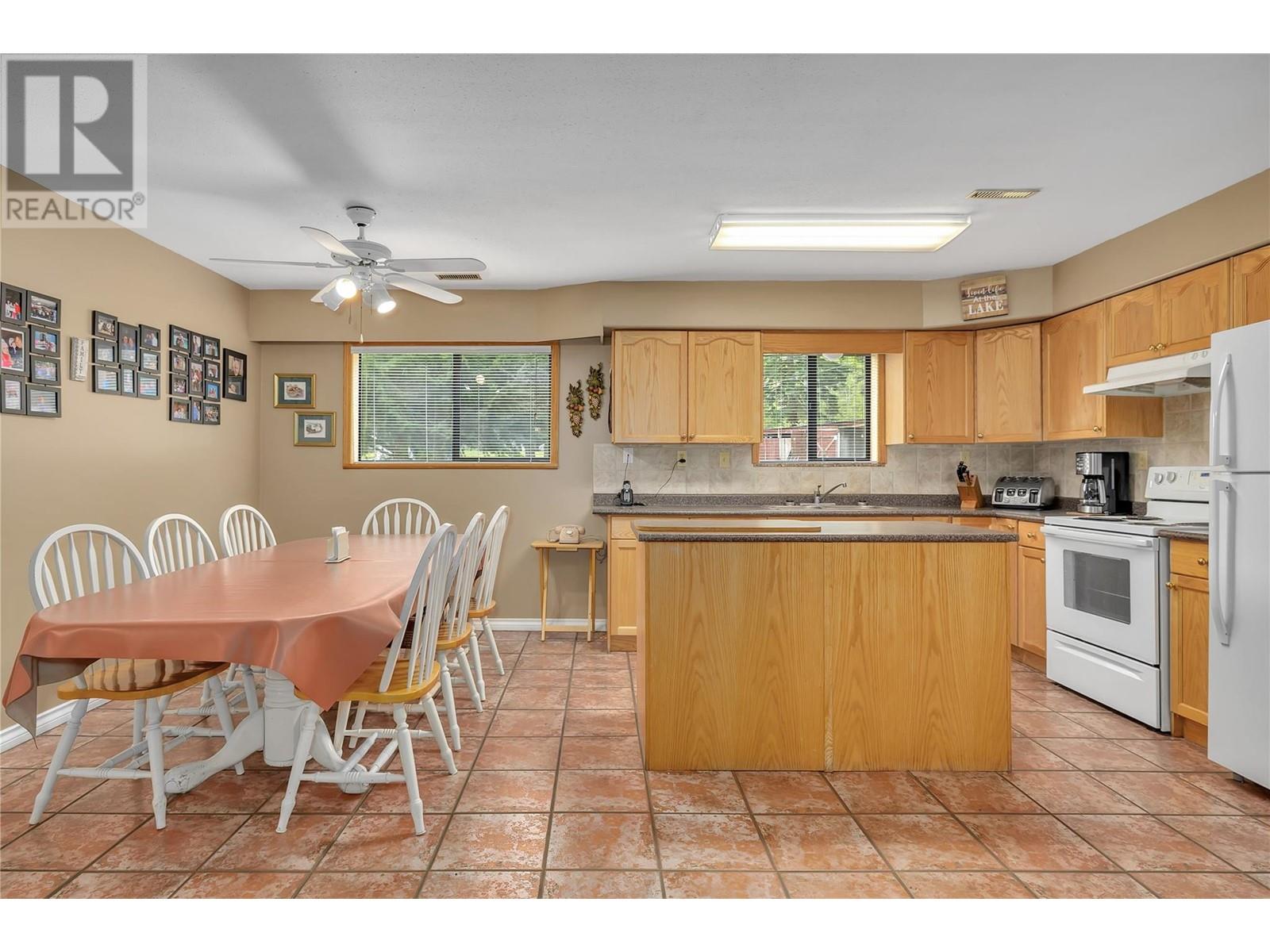 112 Round Lake Road, Princeton