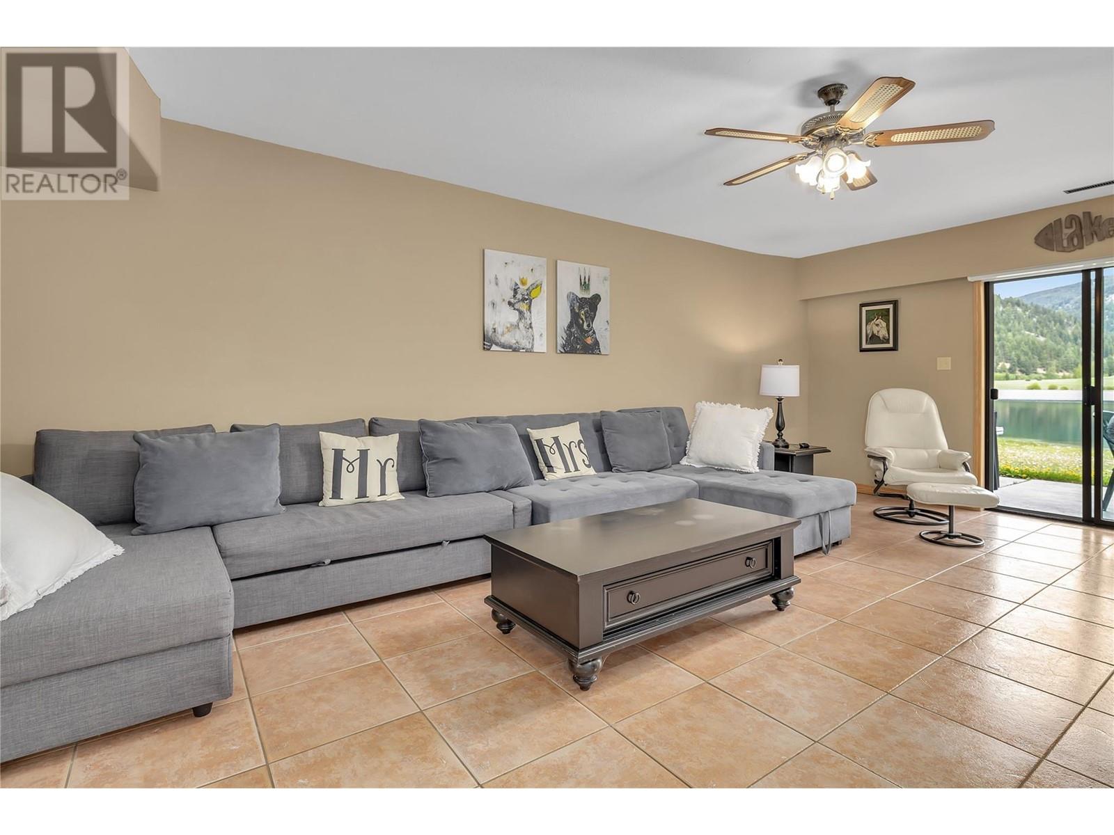 112 Round Lake Road, Princeton