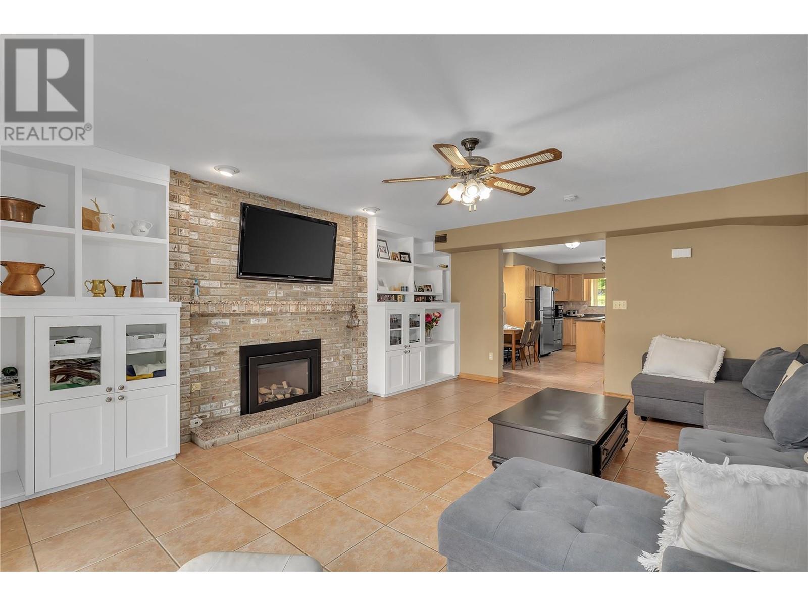 112 Round Lake Road, Princeton