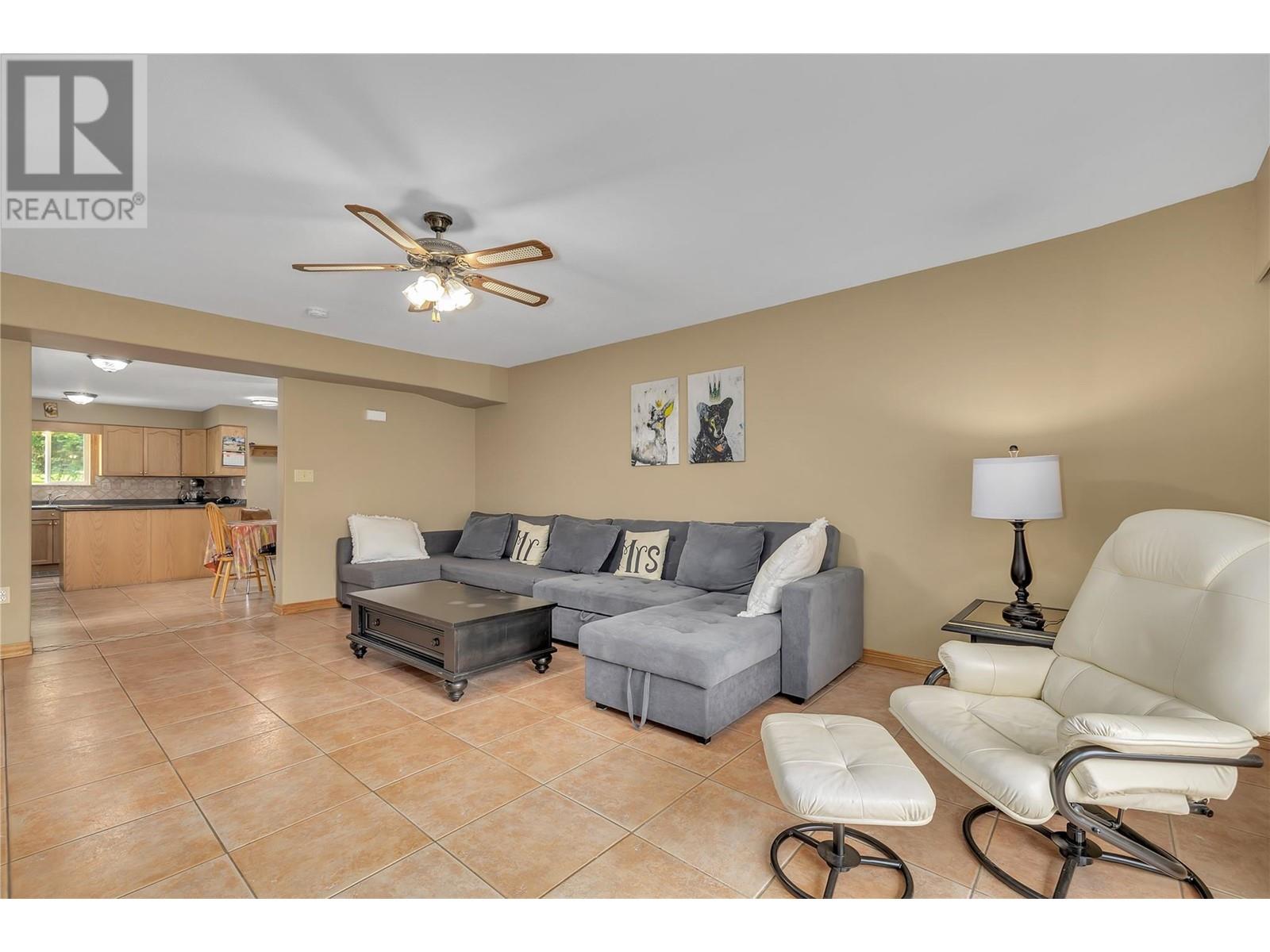 112 Round Lake Road, Princeton