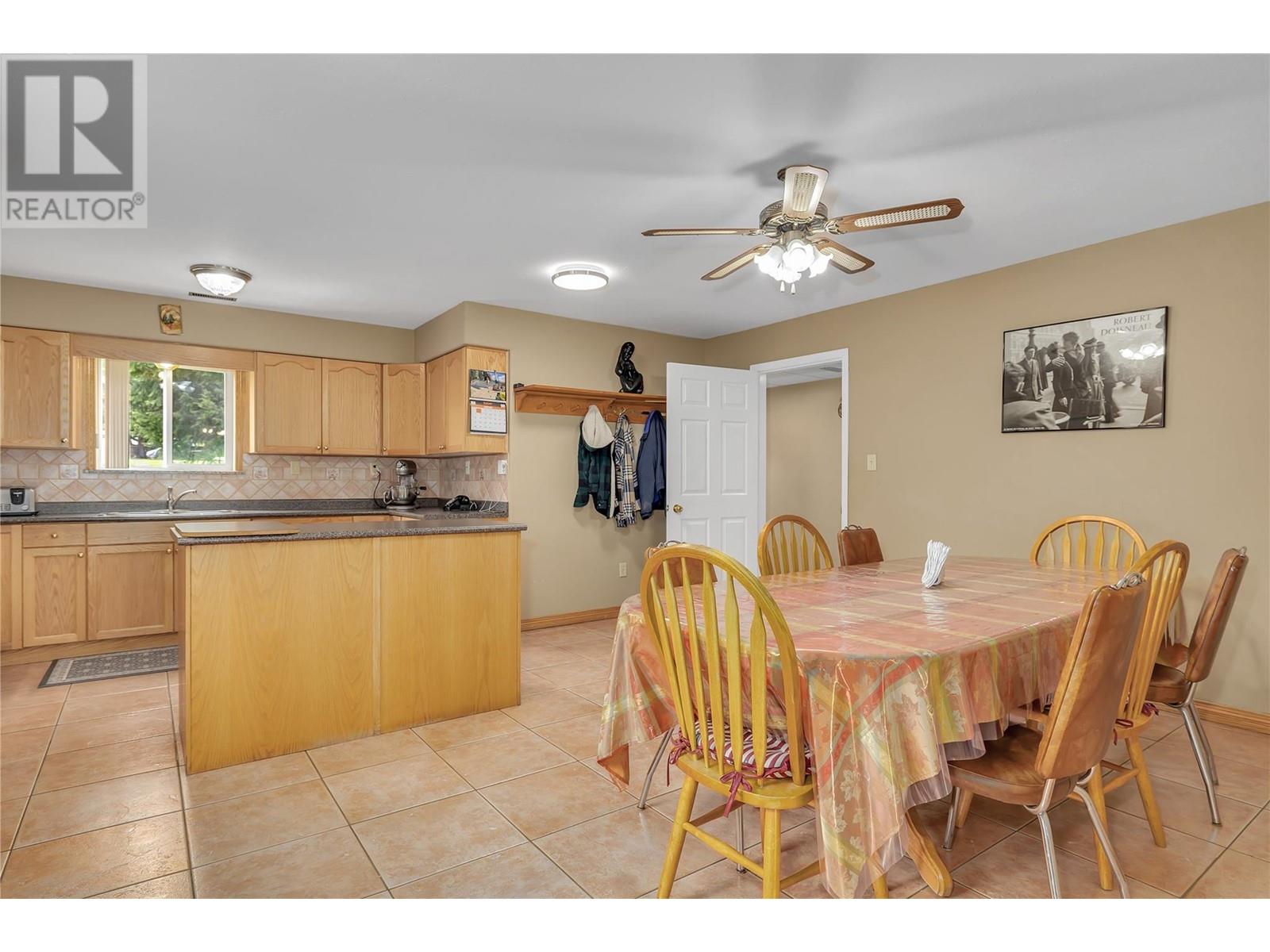 112 Round Lake Road, Princeton