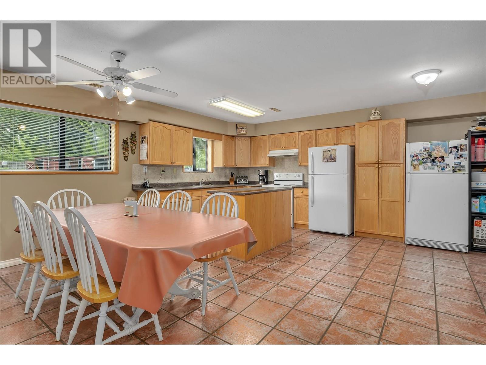 112 Round Lake Road, Princeton