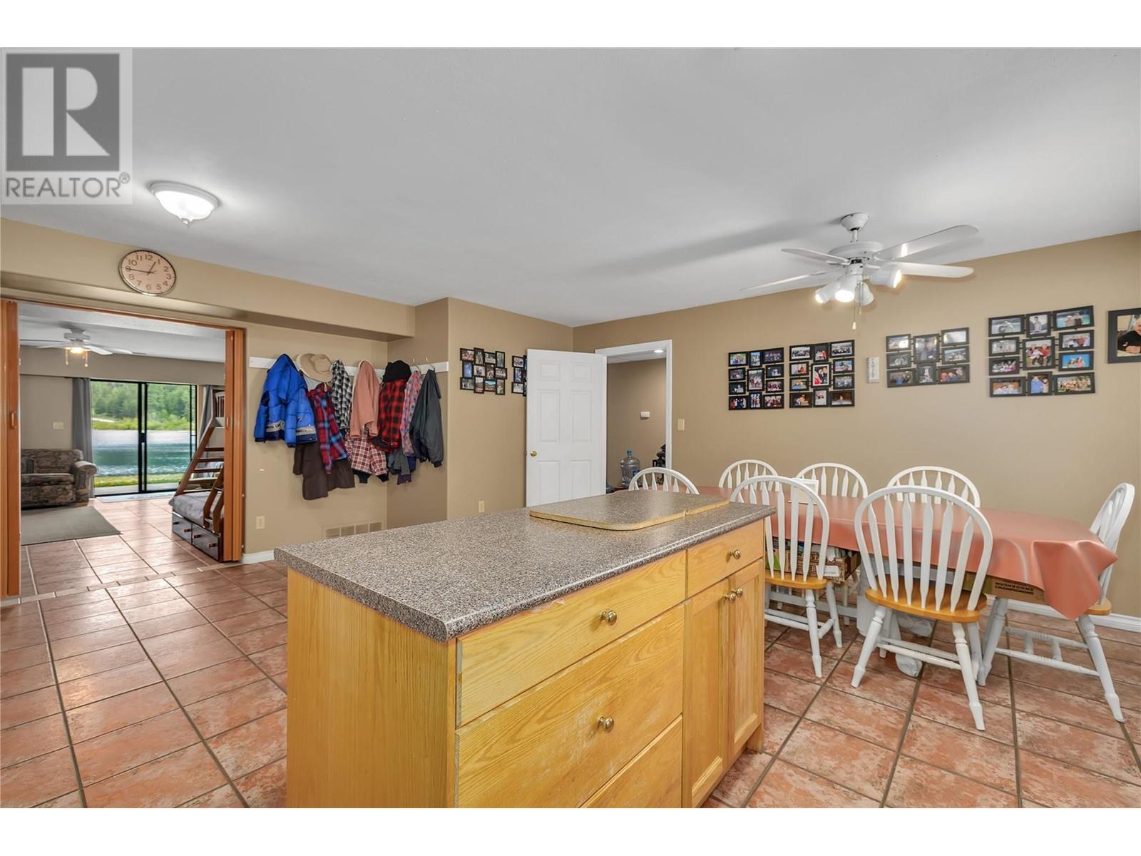 112 Round Lake Road, Princeton