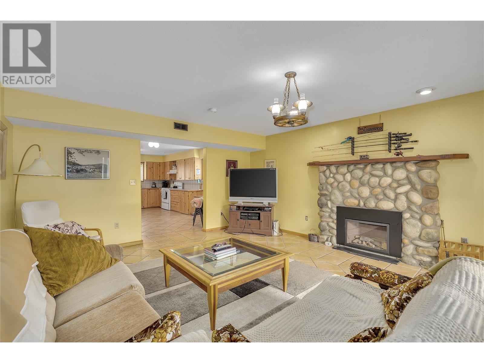 112 Round Lake Road, Princeton