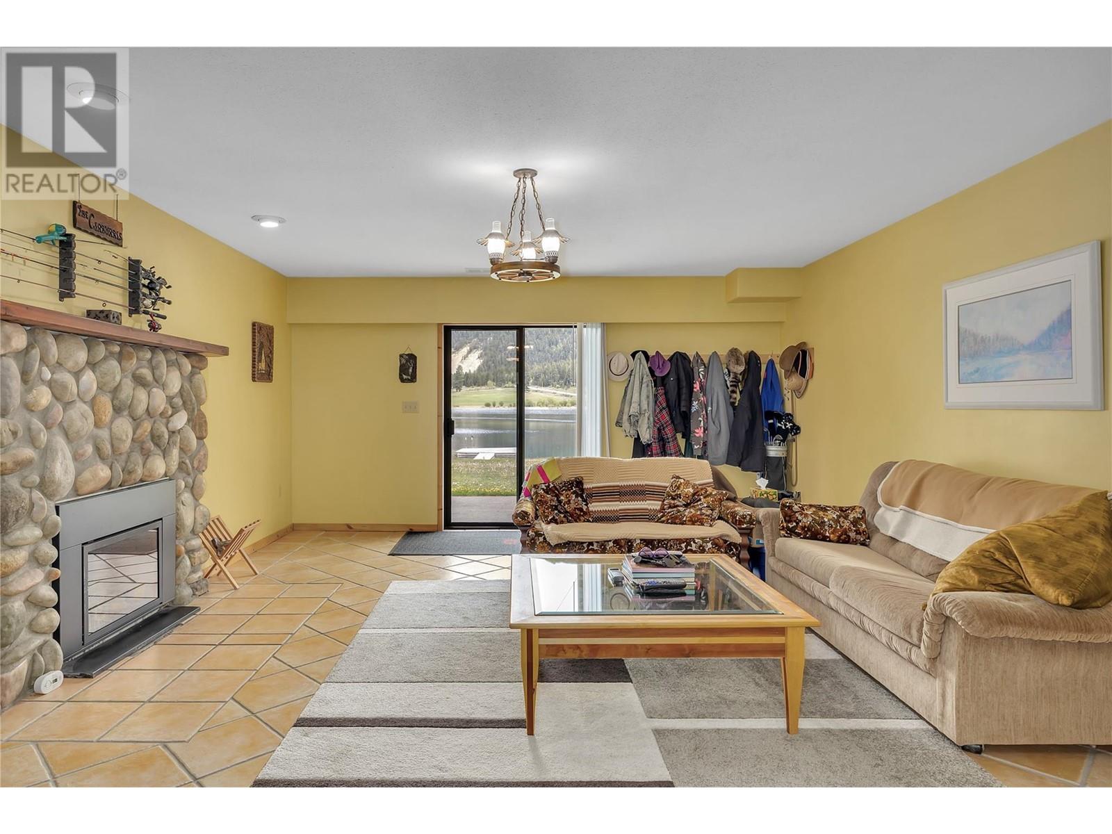 112 Round Lake Road, Princeton