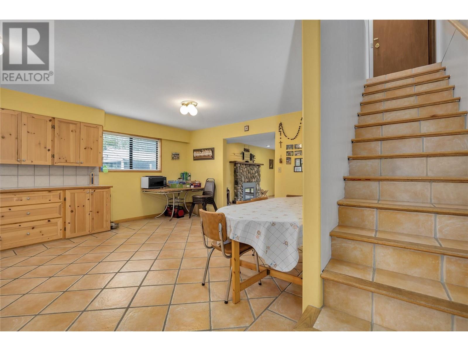 112 Round Lake Road, Princeton