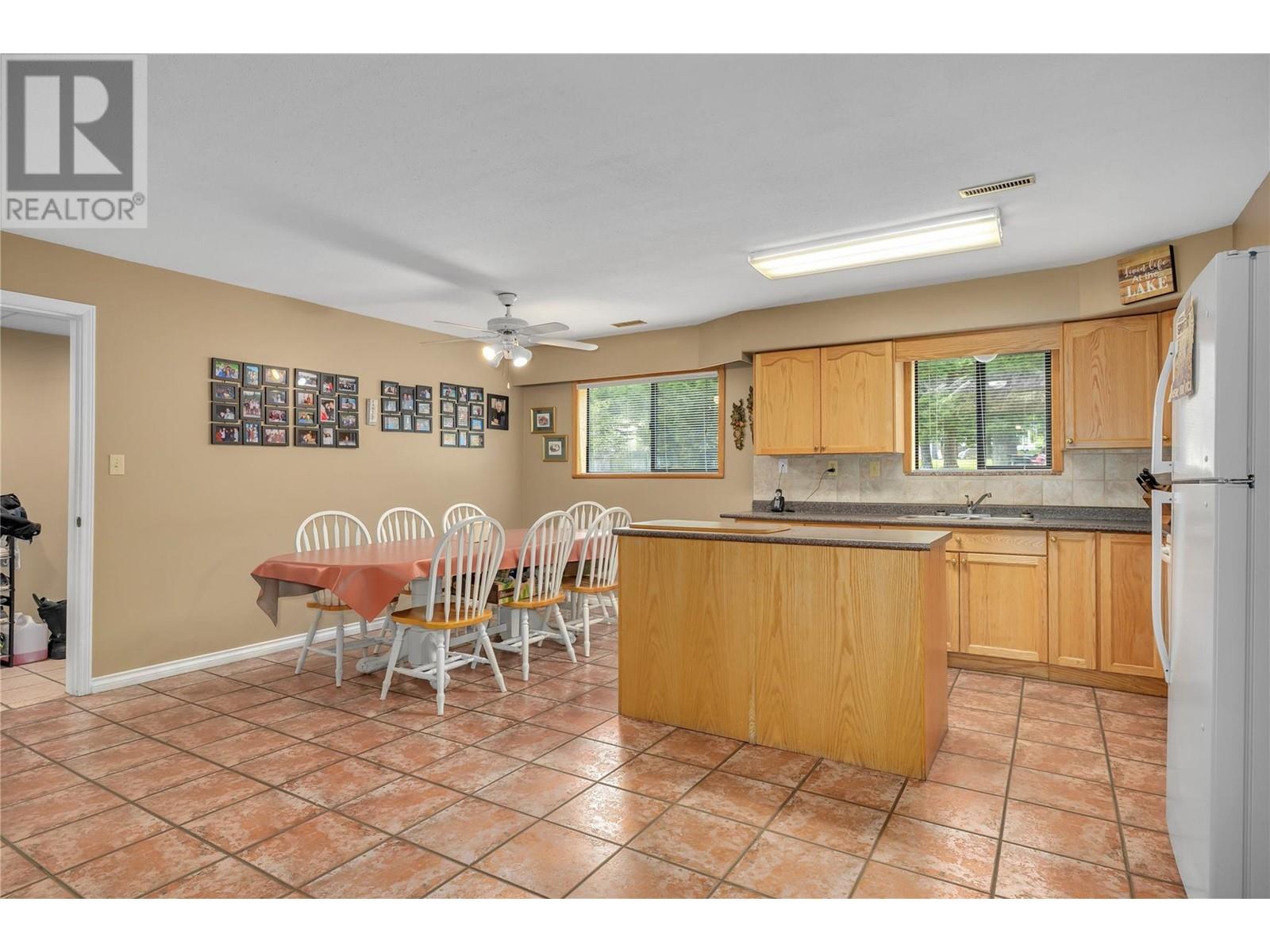 112 Round Lake Road, Princeton