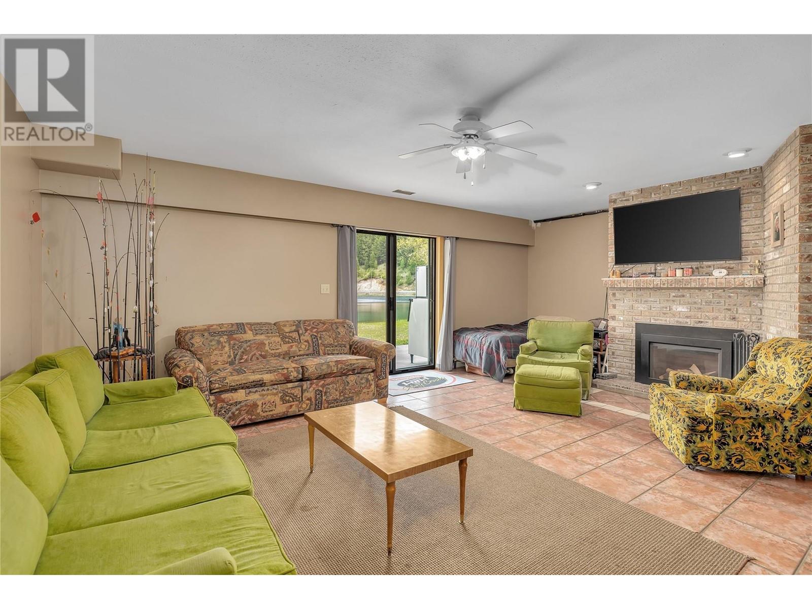 112 Round Lake Road, Princeton