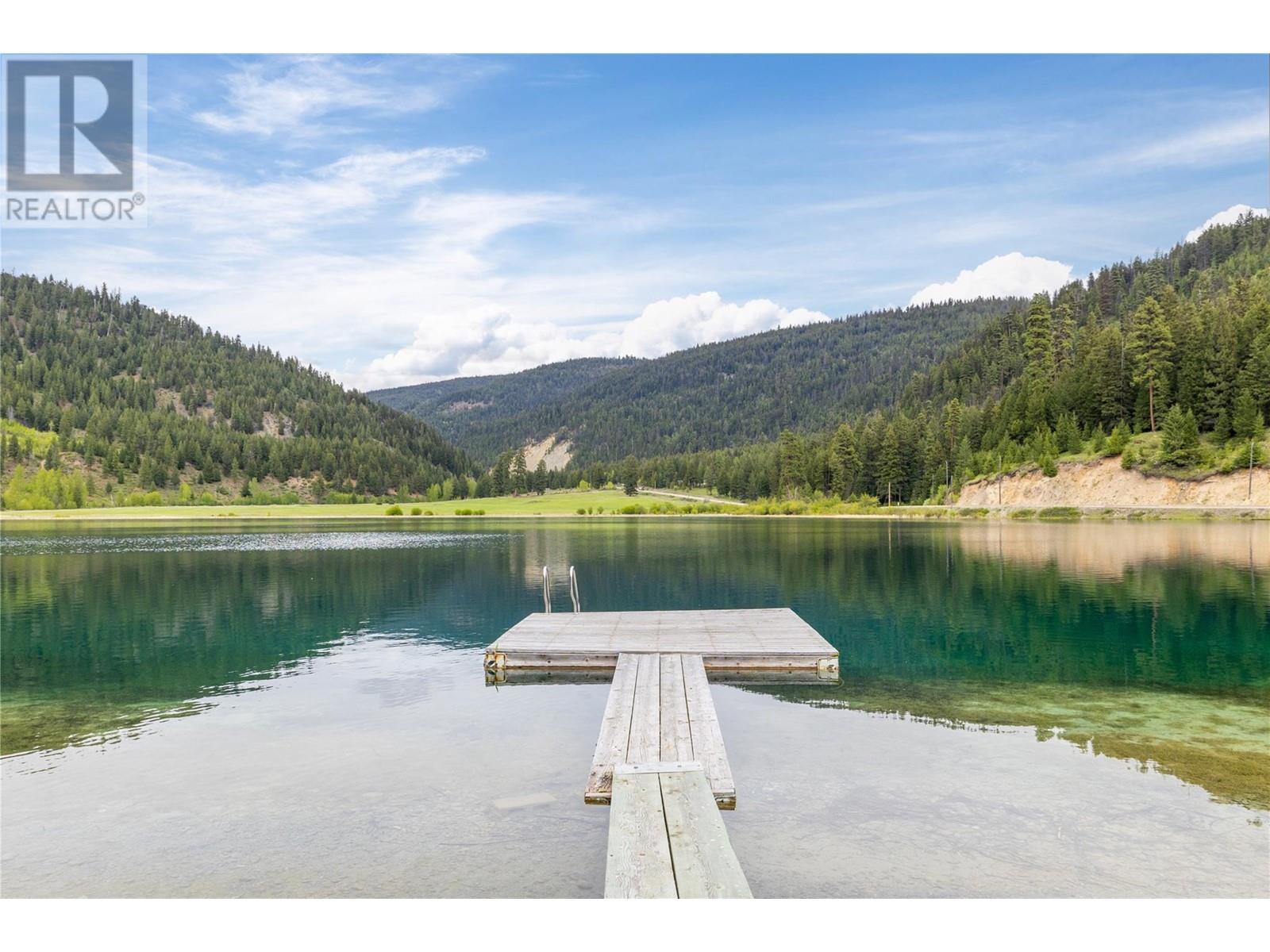 112 Round Lake Road, Princeton