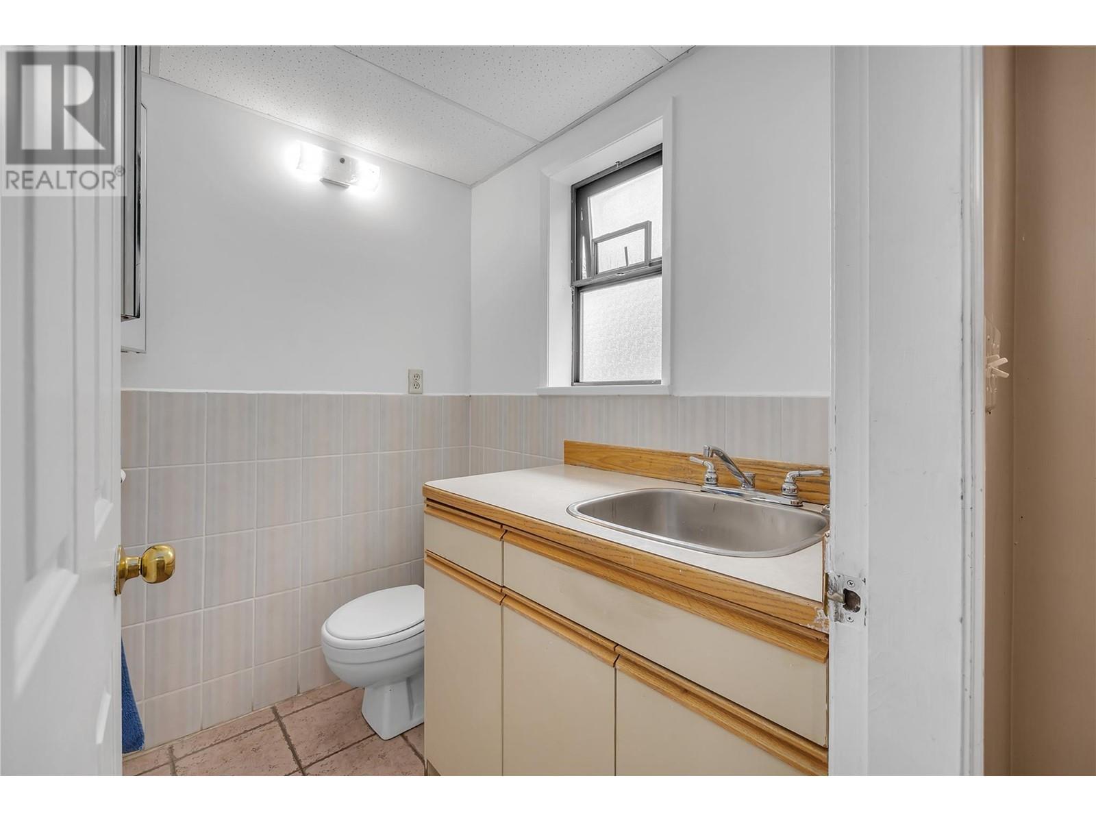 112 Round Lake Road, Princeton