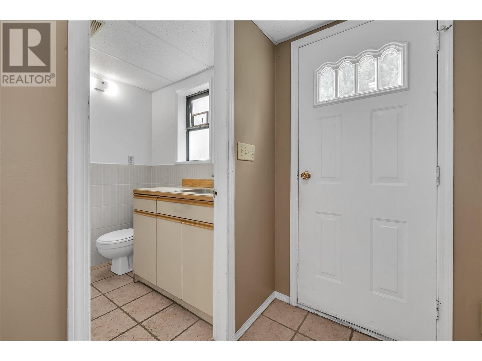 112 Round Lake Road, Princeton