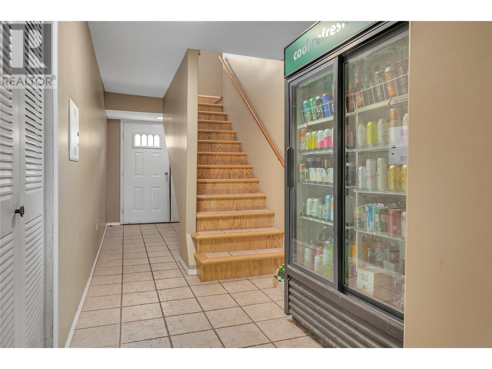 112 Round Lake Road, Princeton