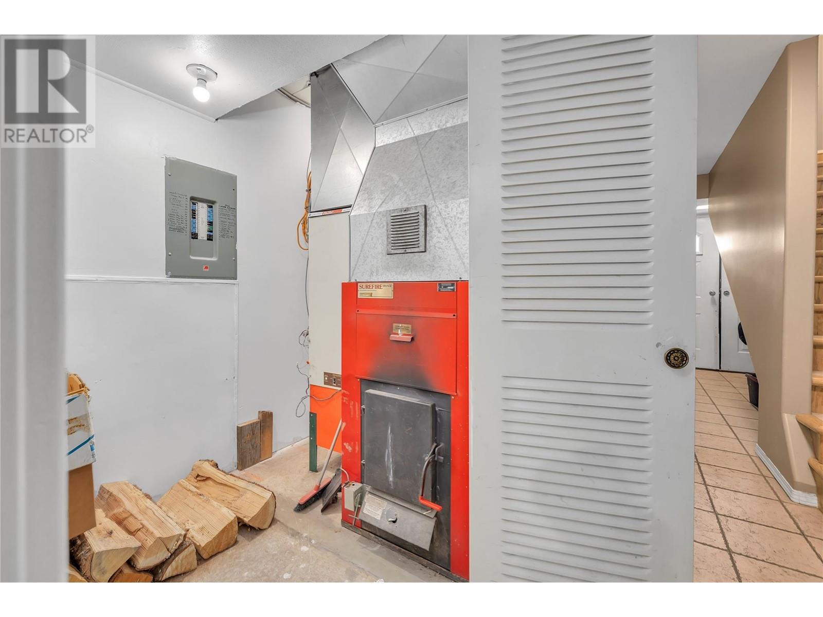 112 Round Lake Road, Princeton