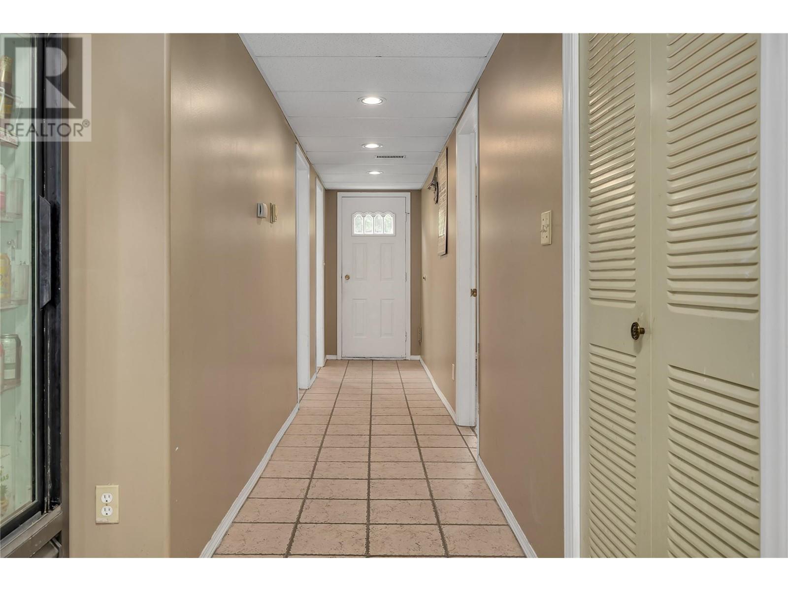 112 Round Lake Road, Princeton