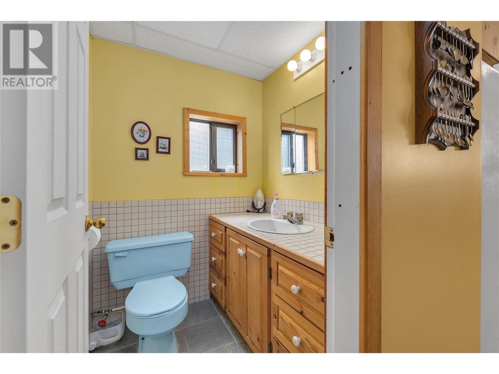 112 Round Lake Road, Princeton