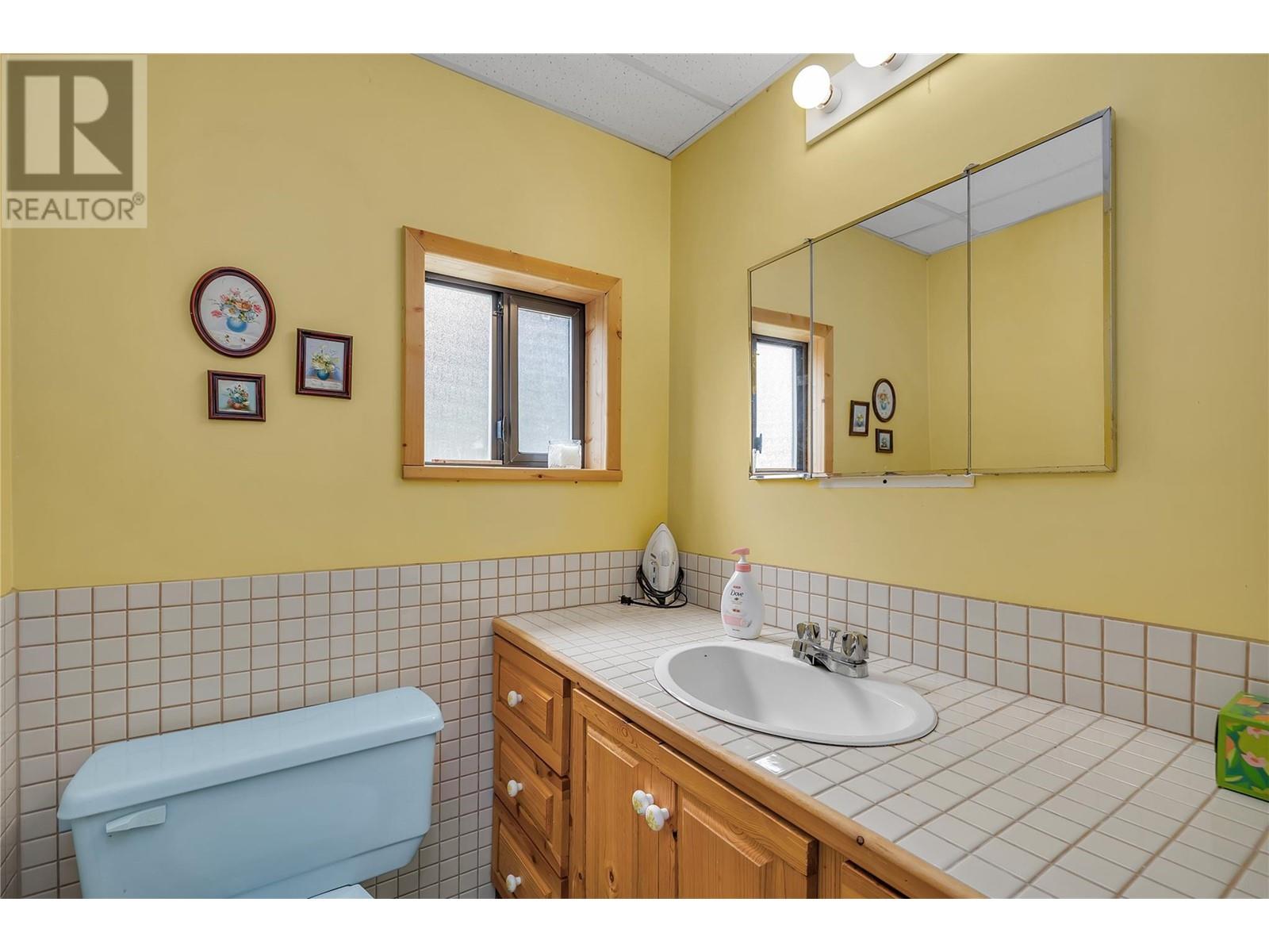 112 Round Lake Road, Princeton