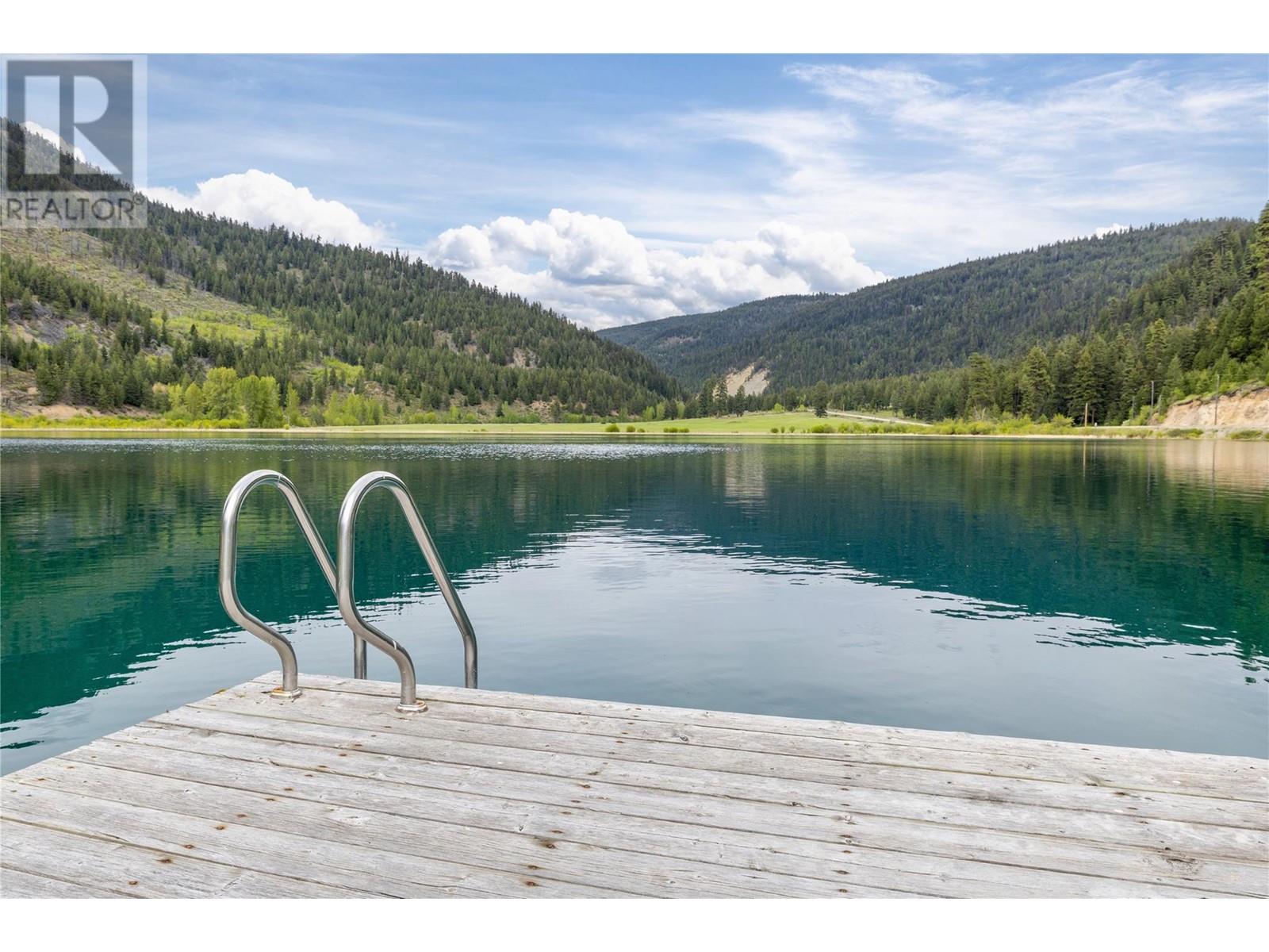 112 Round Lake Road, Princeton