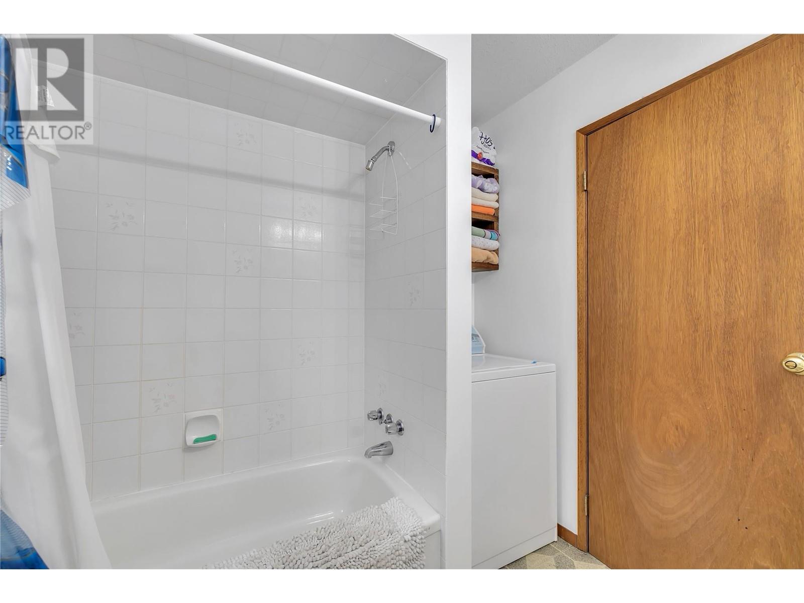 112 Round Lake Road, Princeton