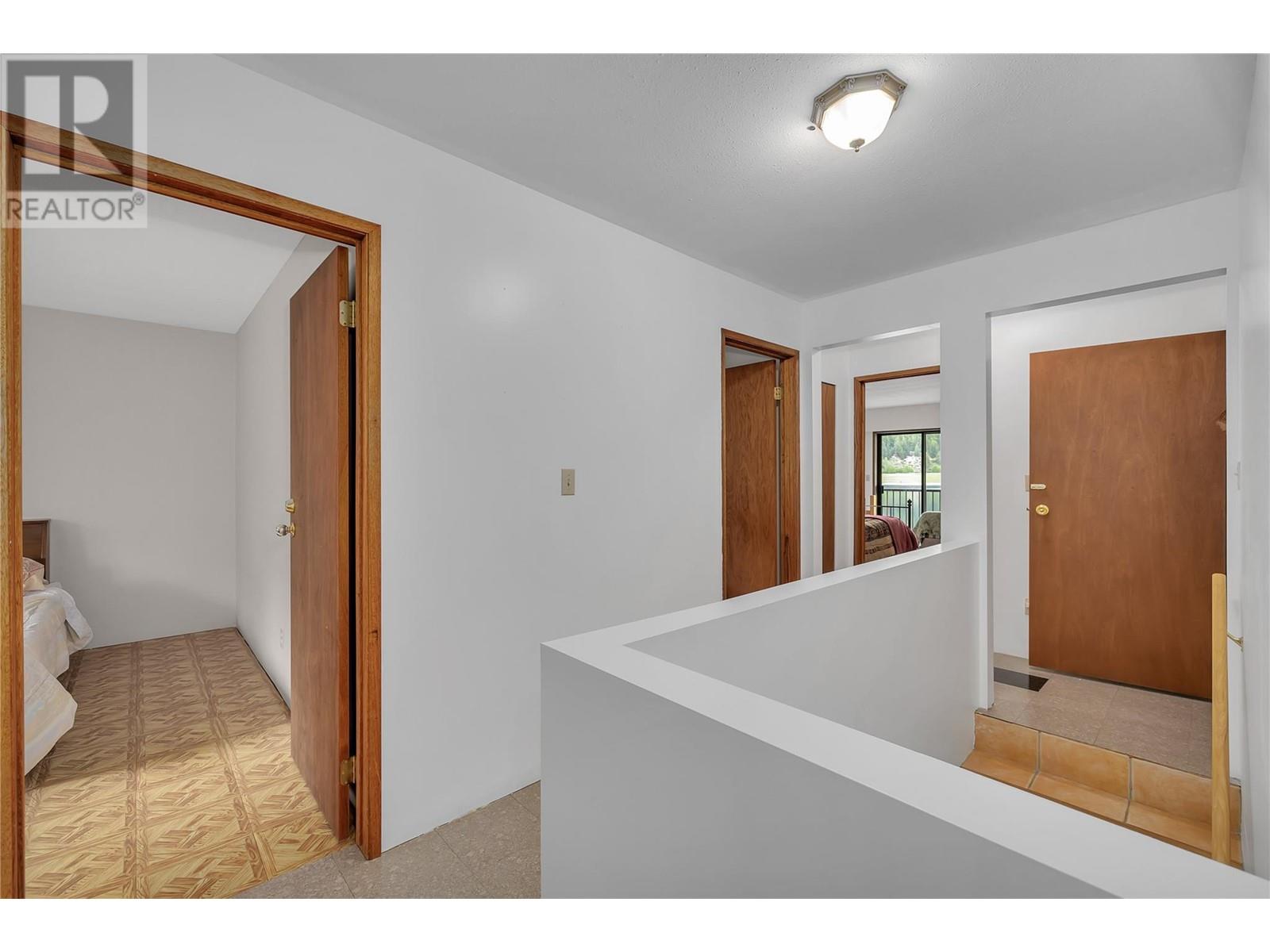 112 Round Lake Road, Princeton