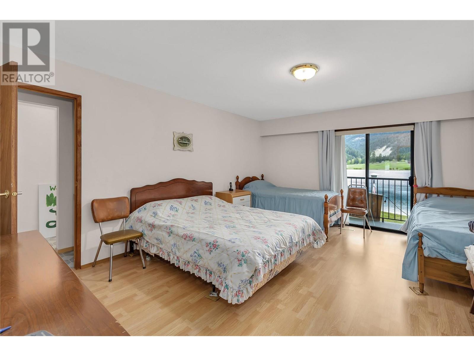 112 Round Lake Road, Princeton