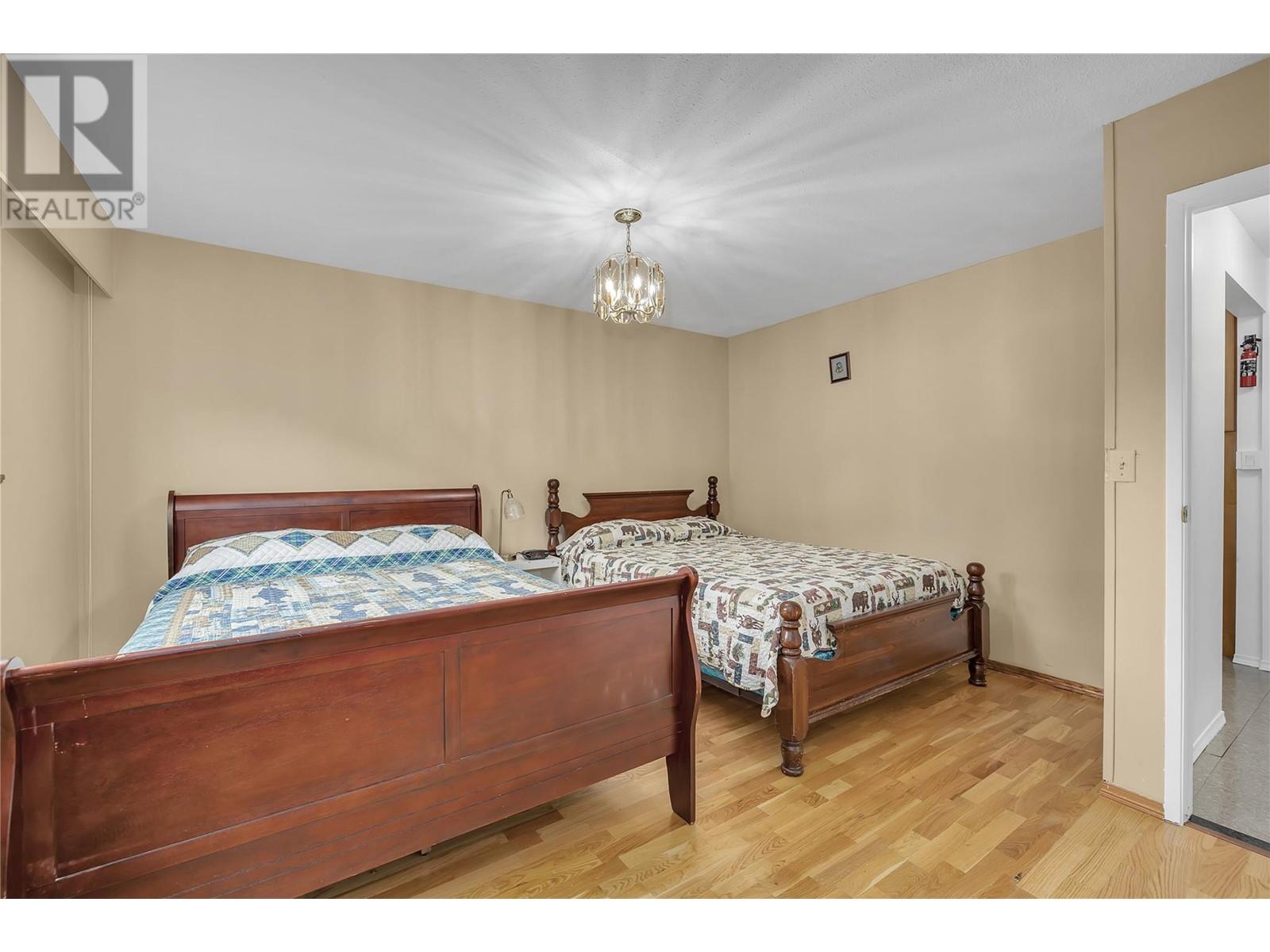 112 Round Lake Road, Princeton