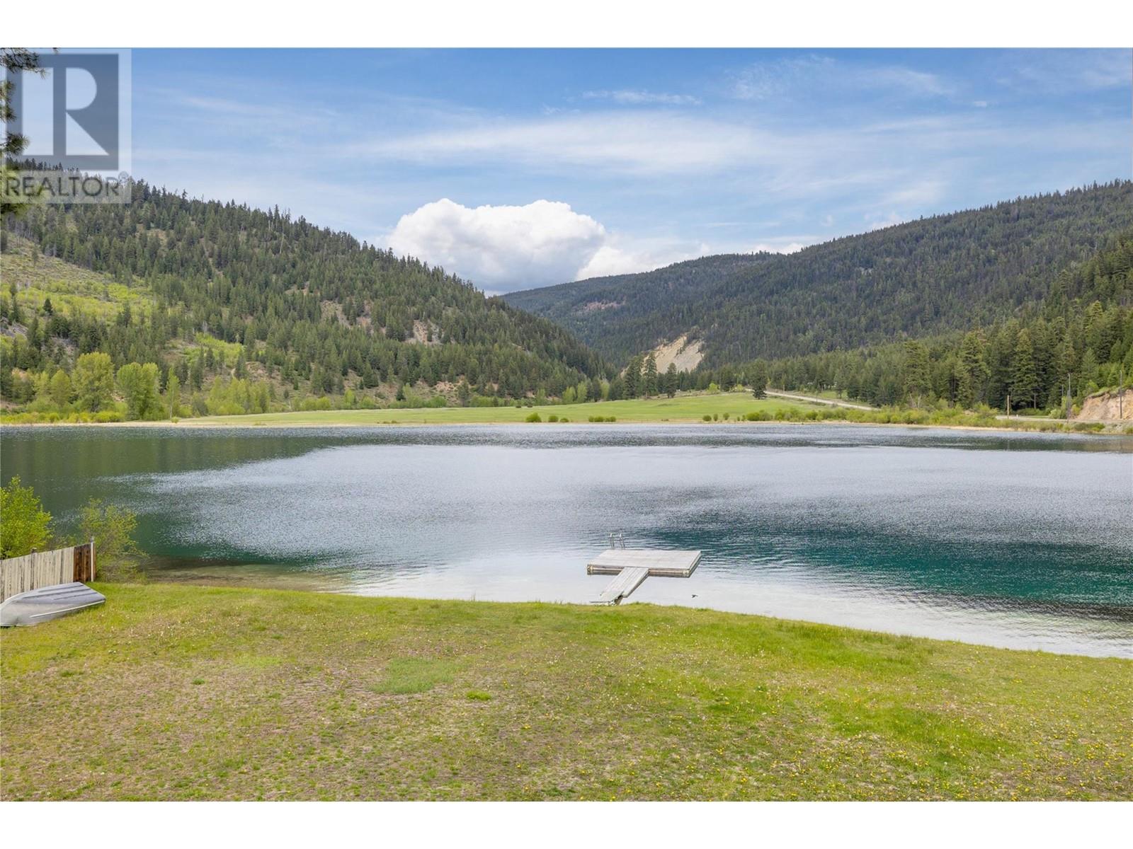 112 Round Lake Road, Princeton