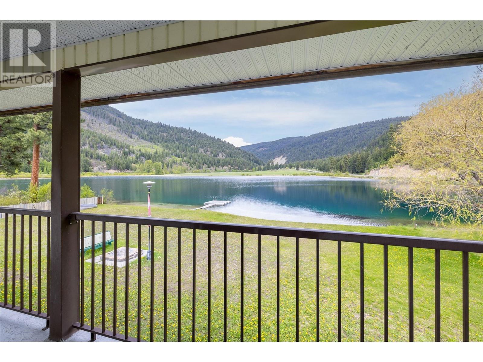 112 Round Lake Road, Princeton