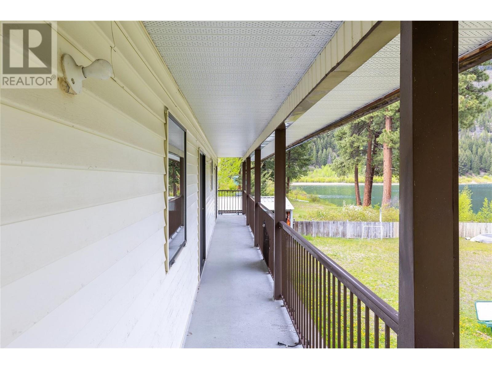 112 Round Lake Road, Princeton