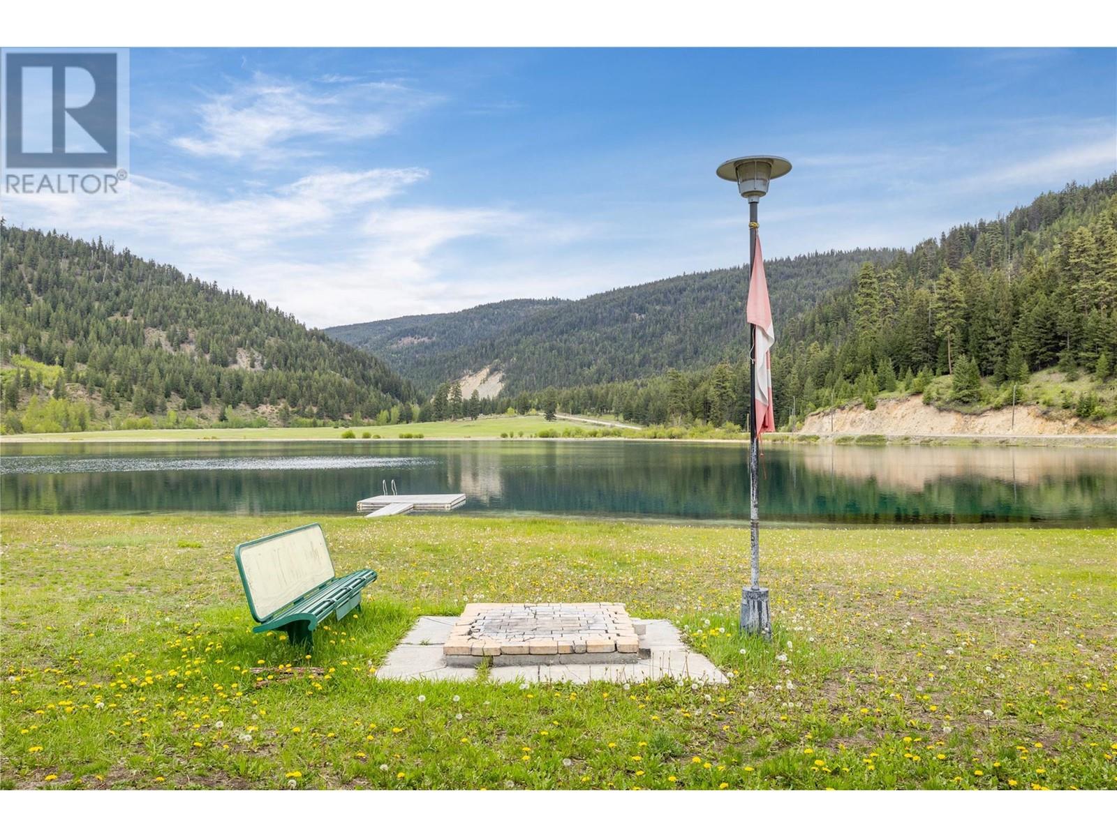 112 Round Lake Road, Princeton