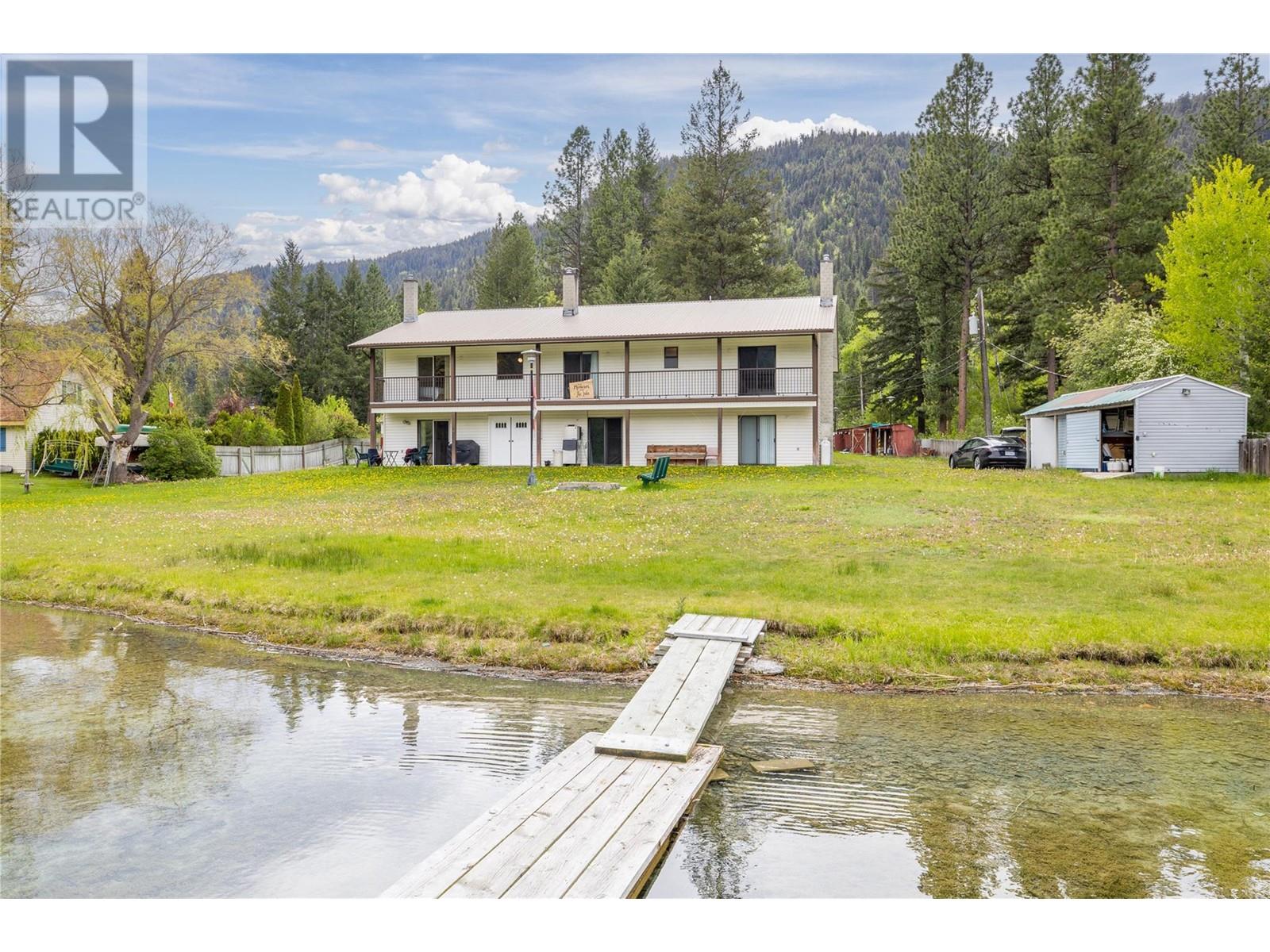 112 Round Lake Road, Princeton