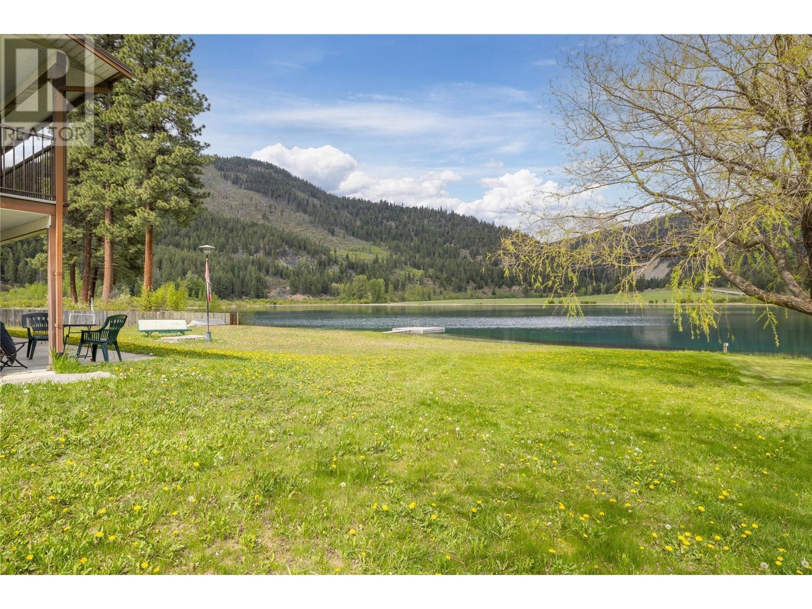 112 Round Lake Road, Princeton